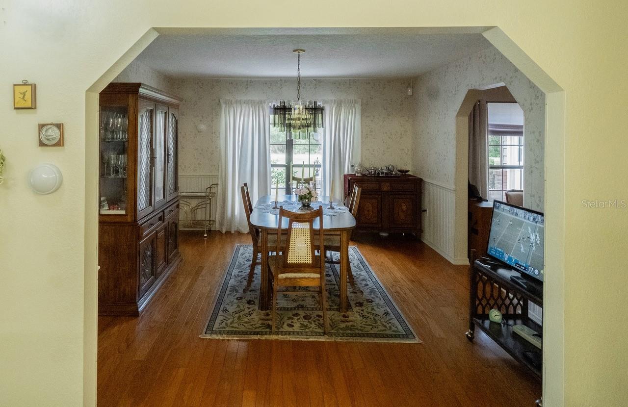 Image 5 of 30 For 958 52nd Court