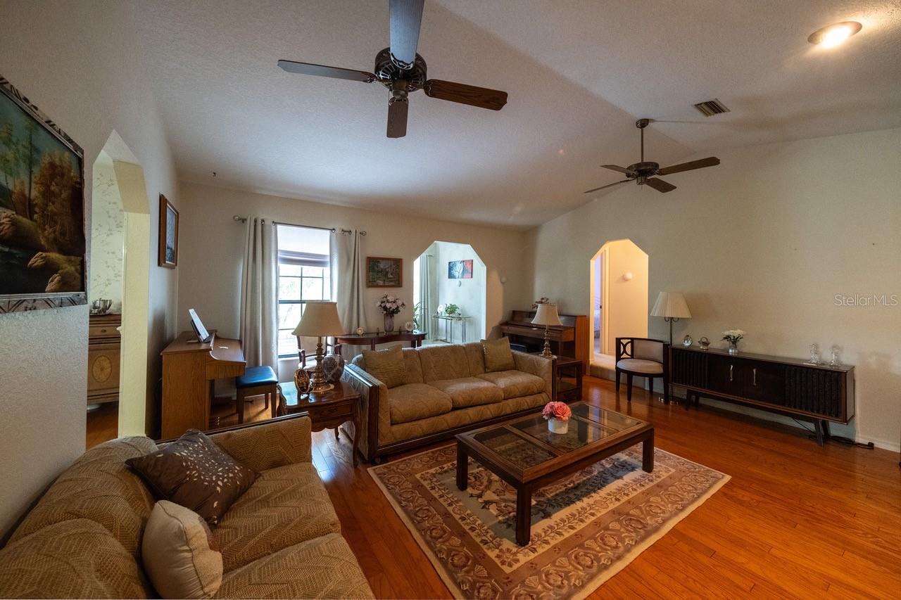 Image 6 of 30 For 958 52nd Court