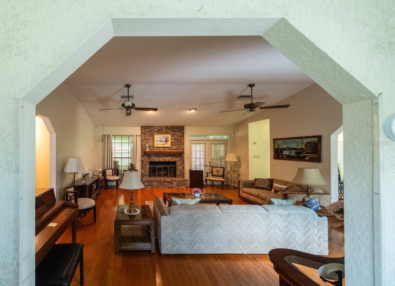 Image 7 of 30 For 958 52nd Court