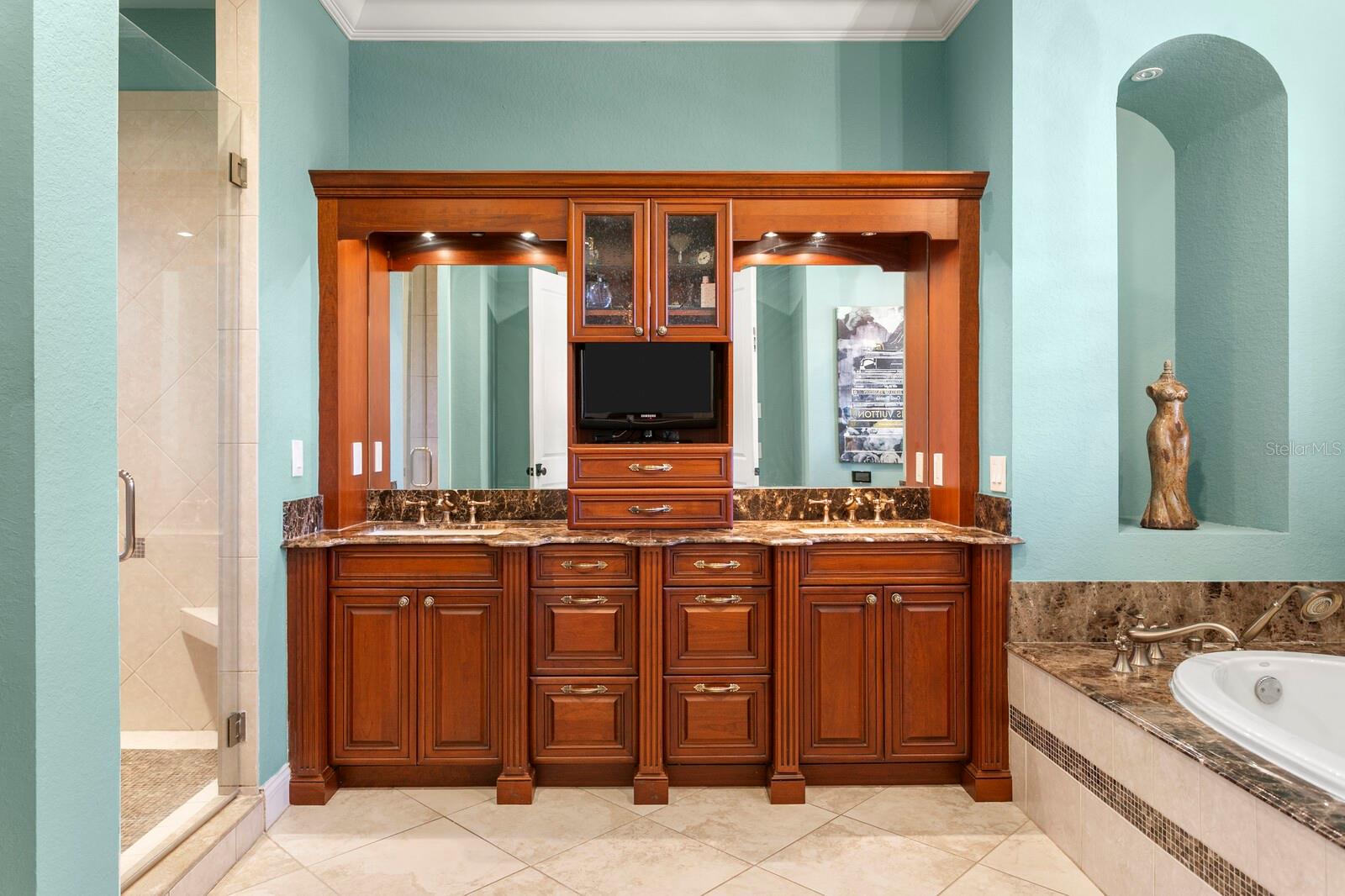 Image 24 of 51 For 4912 Yacht Club Drive