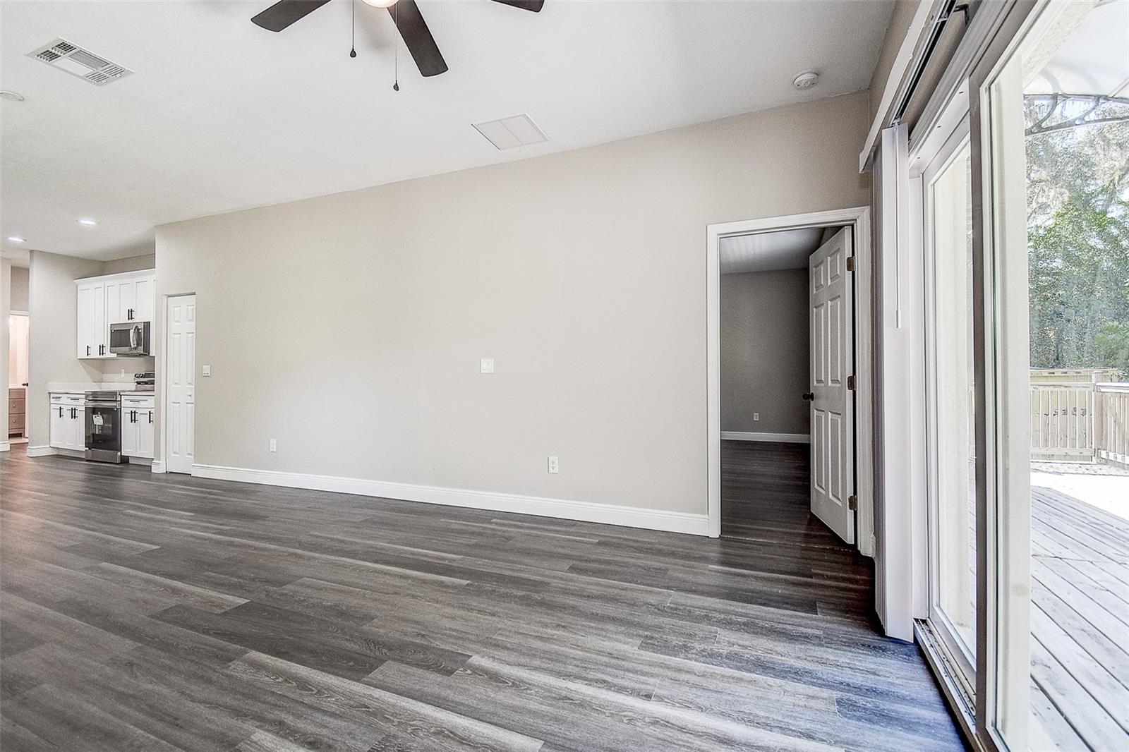 Image 15 of 37 For 16519 Us Highway 41