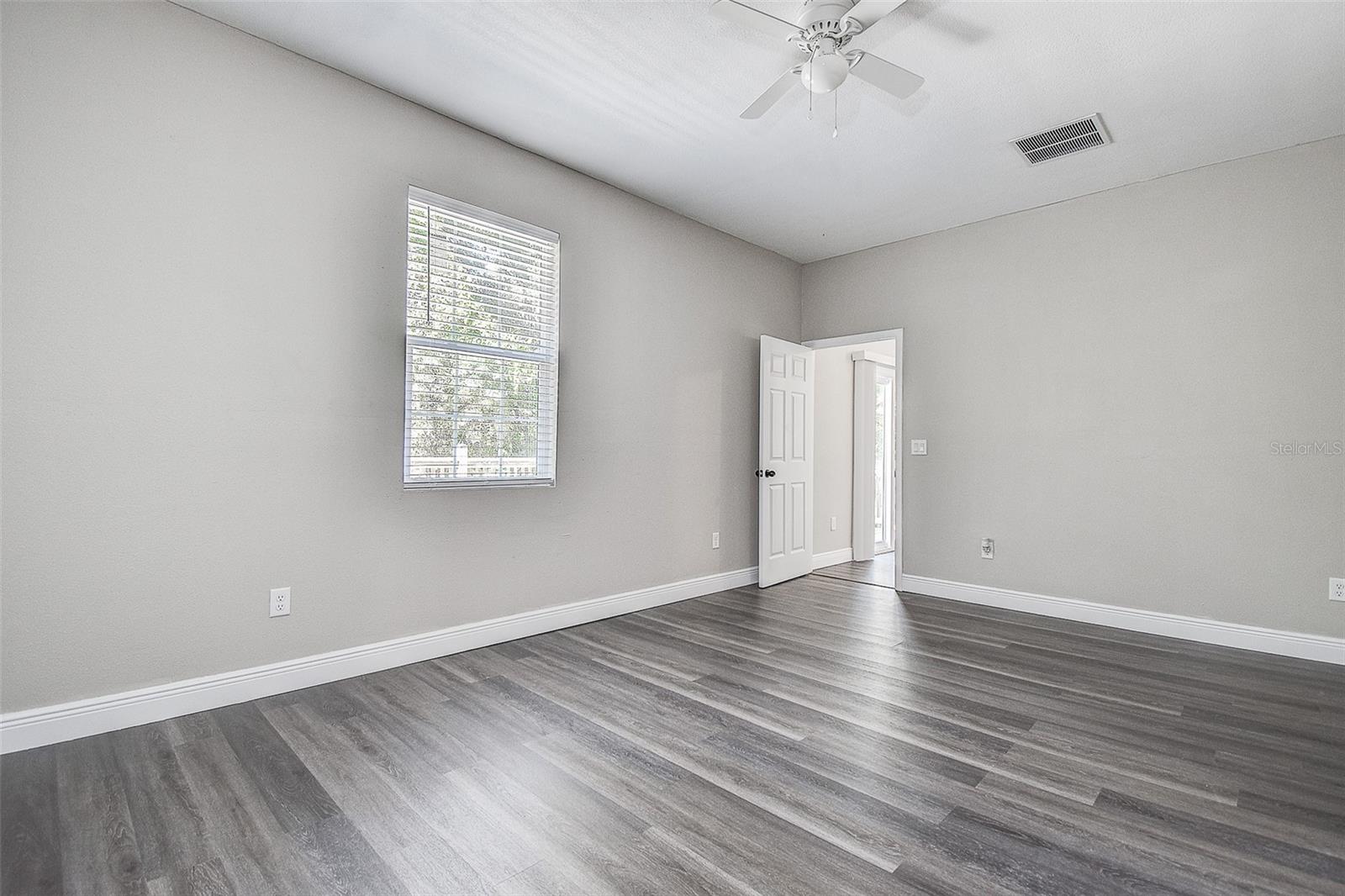 Image 18 of 37 For 16519 Us Highway 41