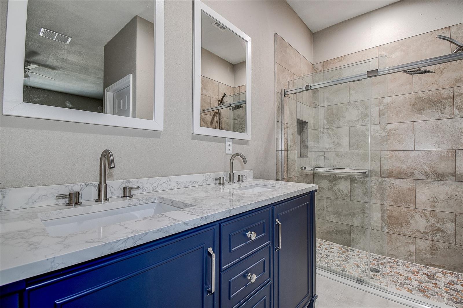 Image 19 of 37 For 16519 Us Highway 41