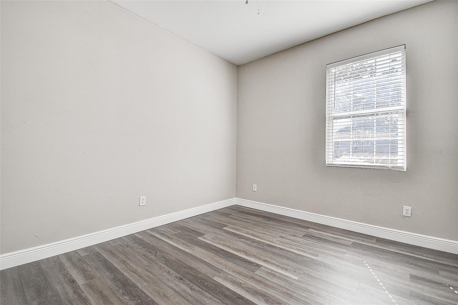 Image 23 of 37 For 16519 Us Highway 41