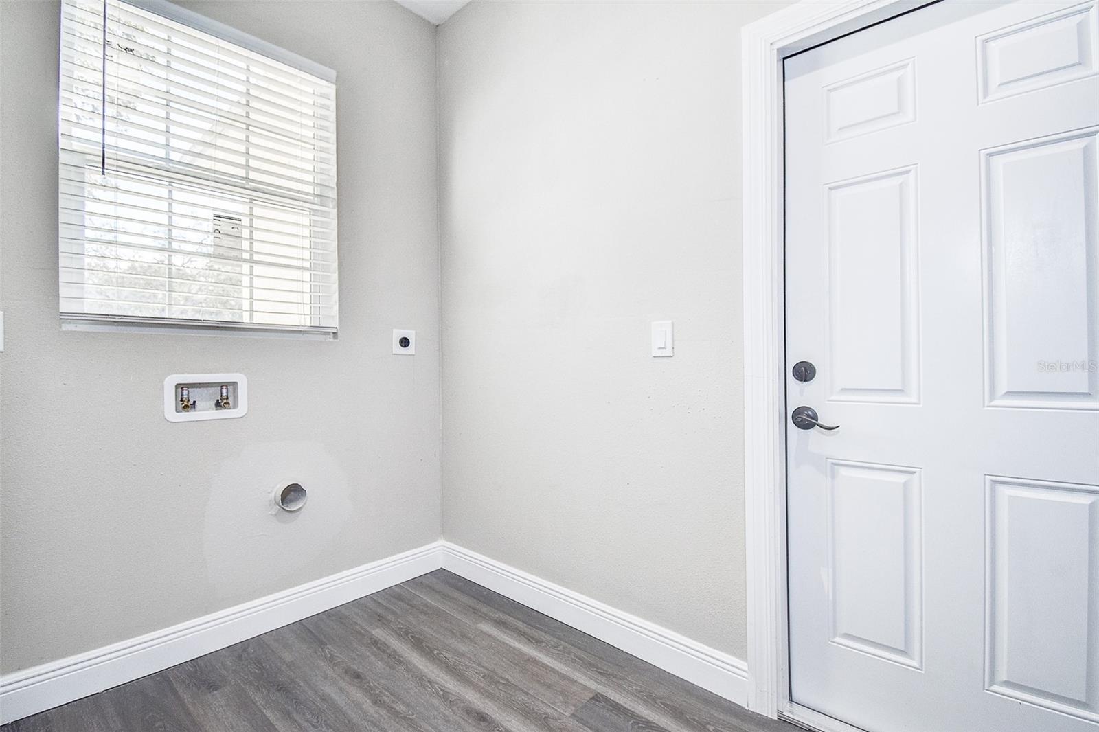 Image 26 of 37 For 16519 Us Highway 41