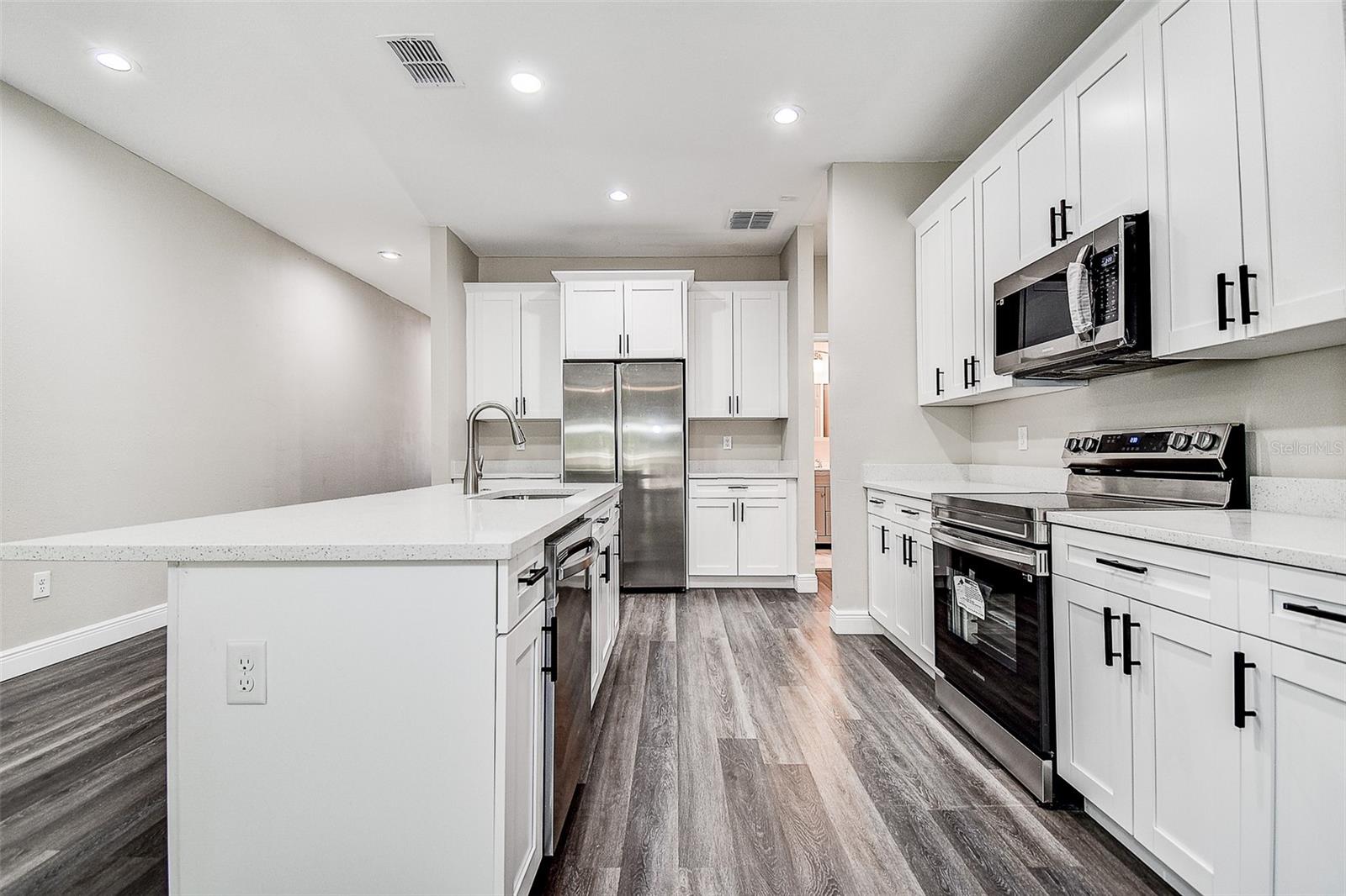 Image 9 of 37 For 16519 Us Highway 41