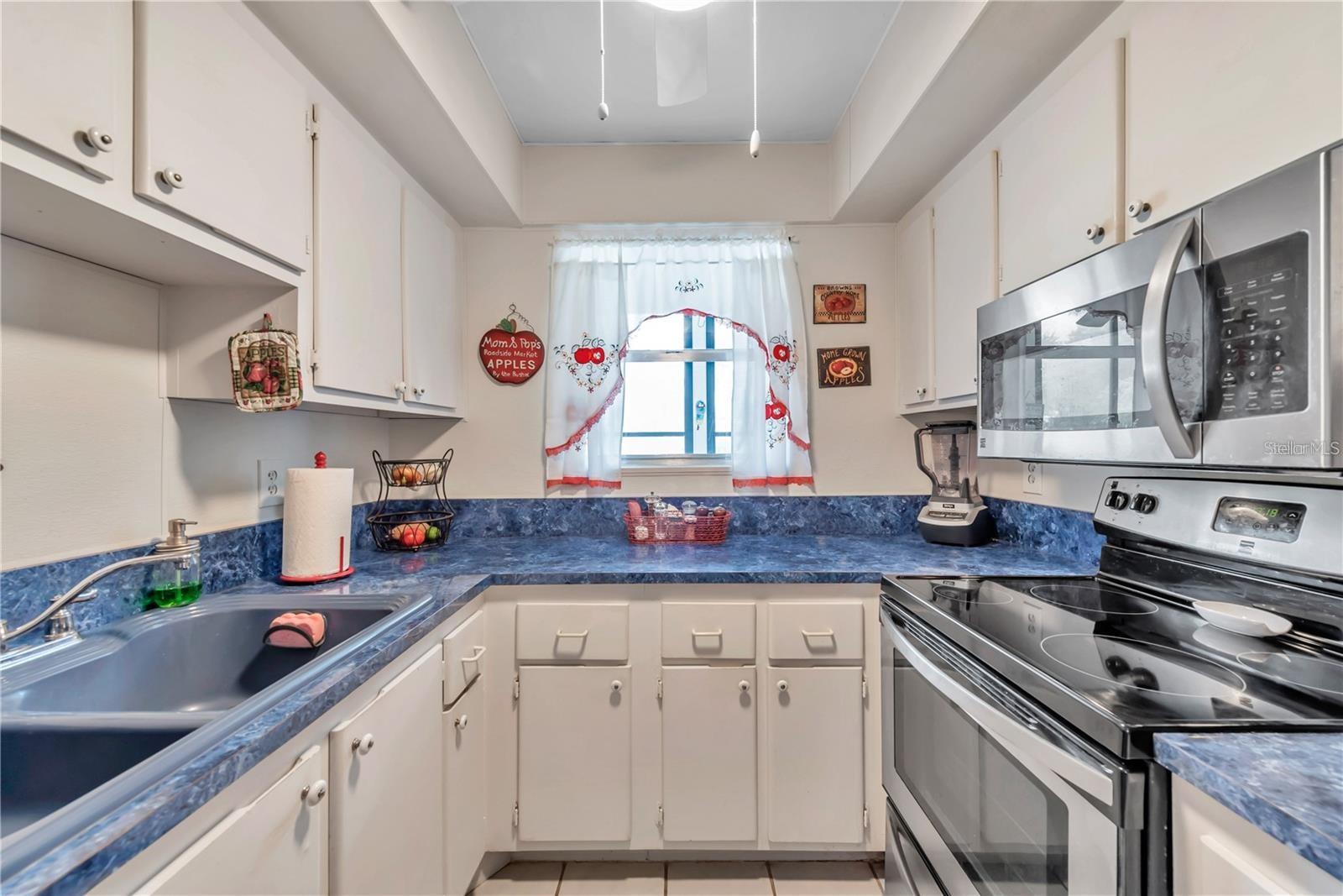 Image 14 of 42 For 425 Windrush Bay Drive 425