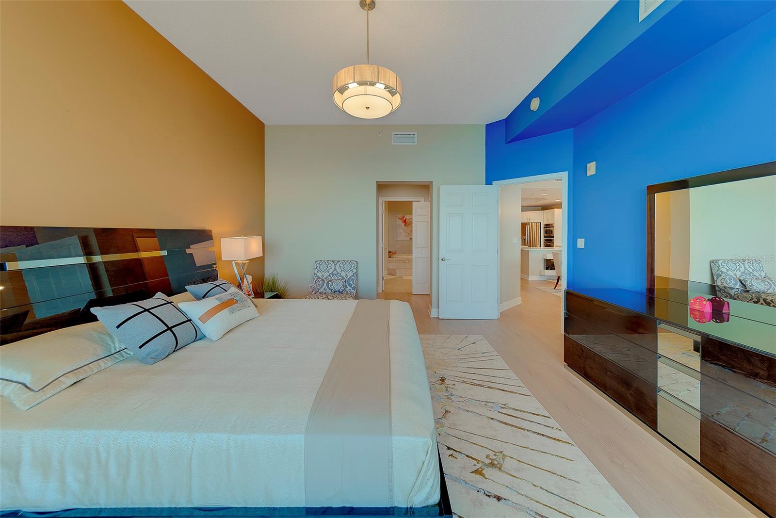 Image 29 of 74 For 17735 Gulf Boulevard 501