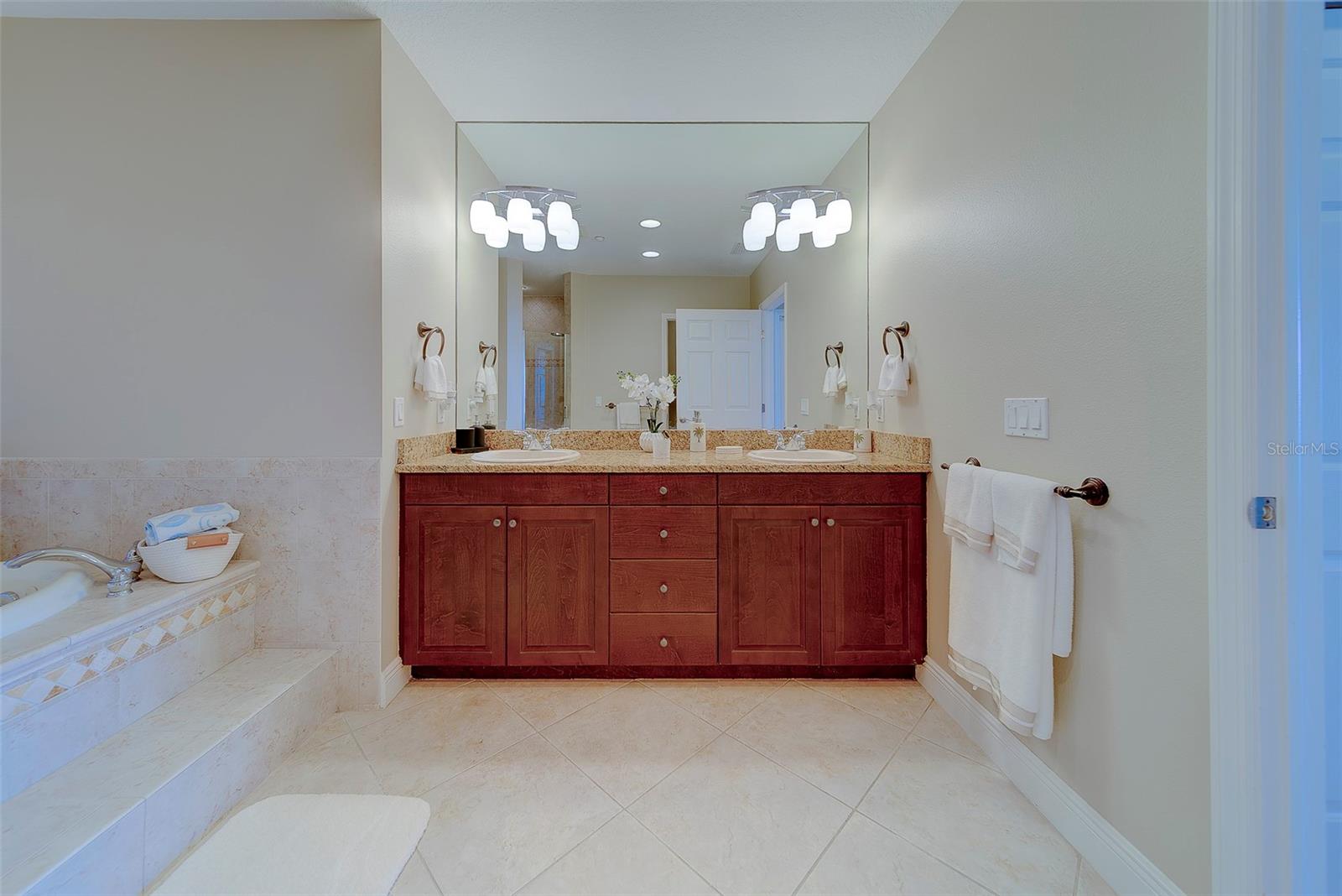 Image 31 of 74 For 17735 Gulf Boulevard 501