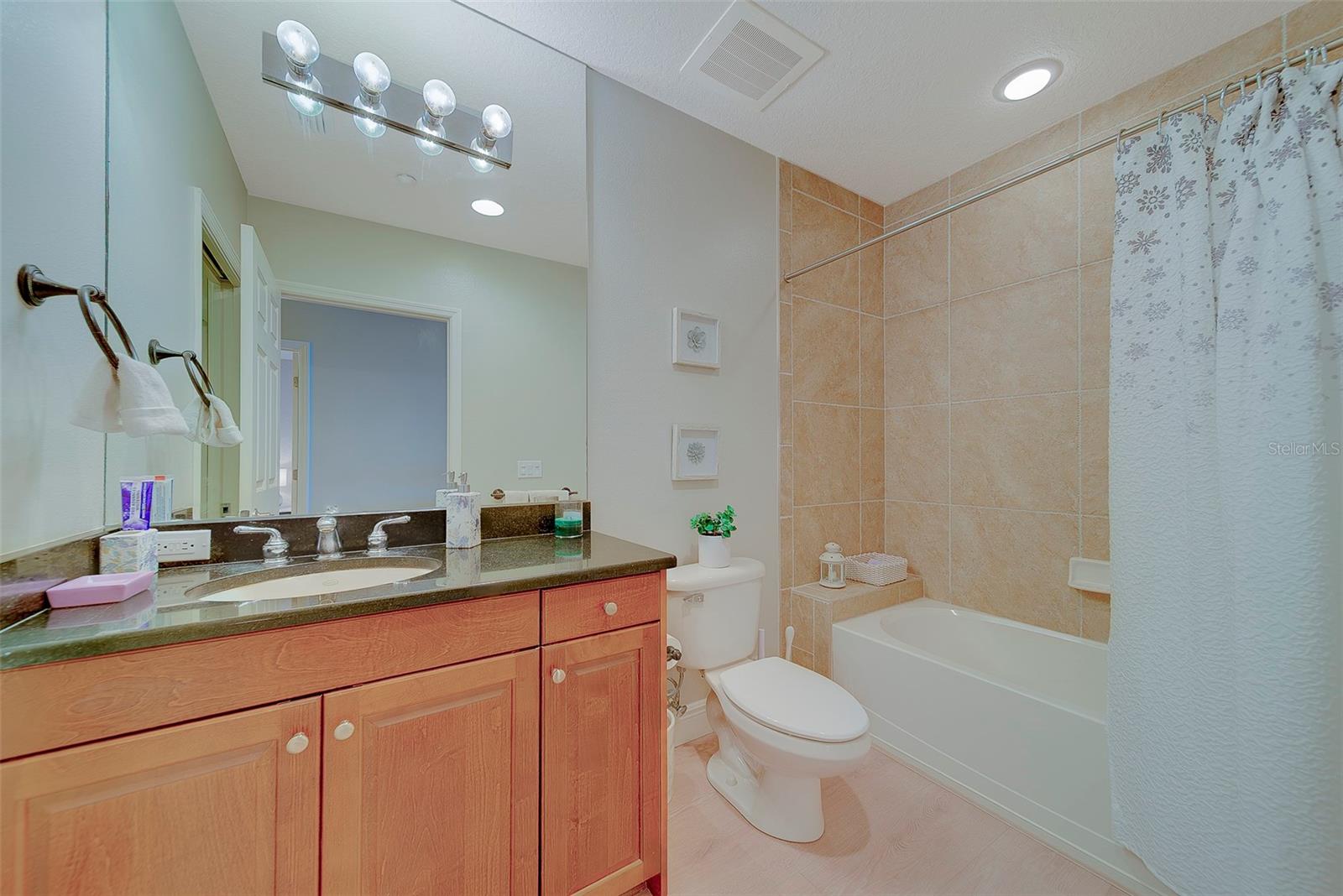 Image 39 of 74 For 17735 Gulf Boulevard 501