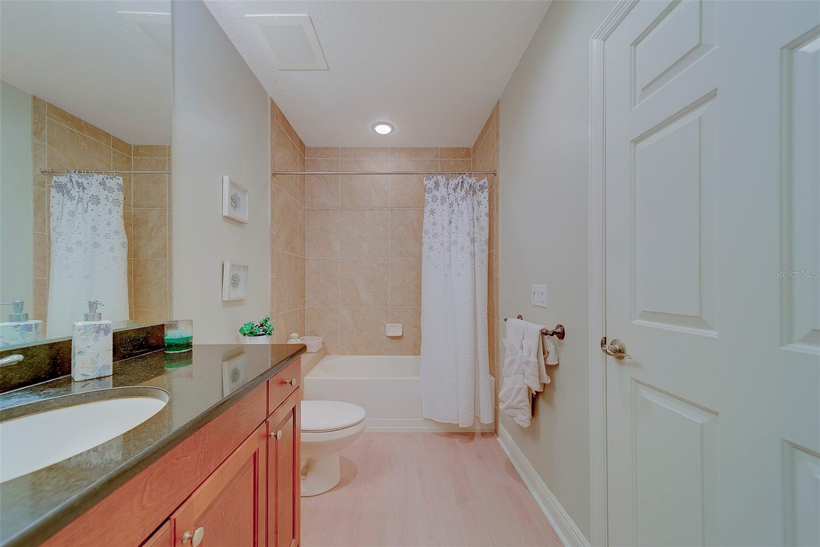 Image 40 of 74 For 17735 Gulf Boulevard 501