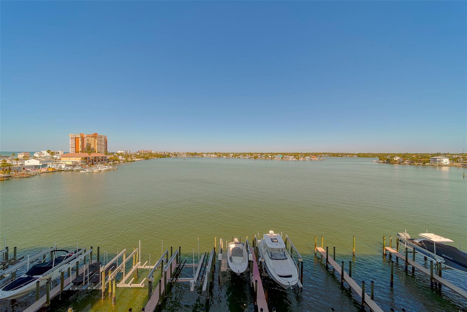 Image 59 of 74 For 17735 Gulf Boulevard 501