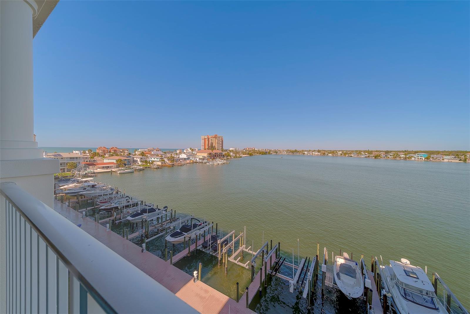 Image 60 of 74 For 17735 Gulf Boulevard 501