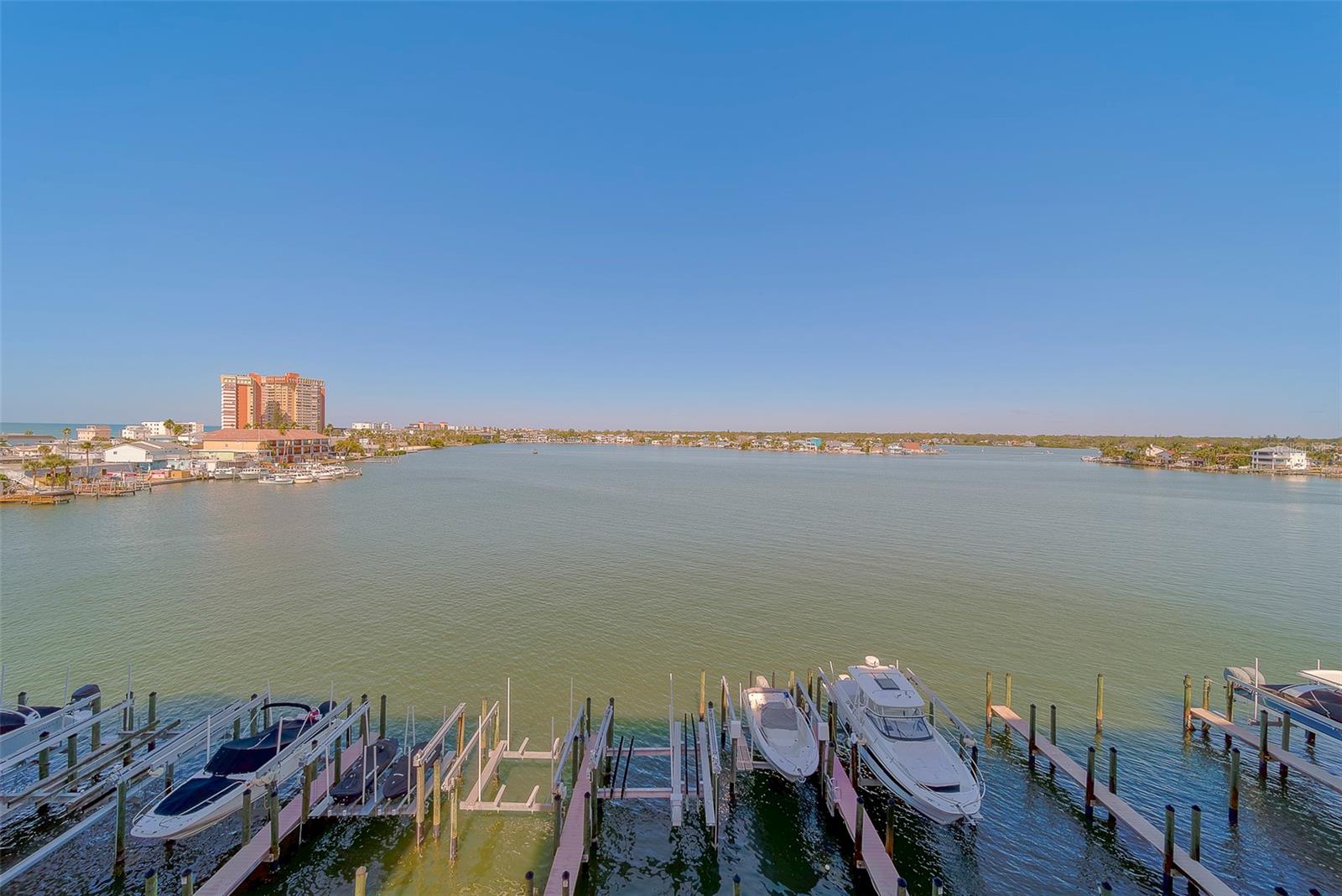 Image 62 of 74 For 17735 Gulf Boulevard 501