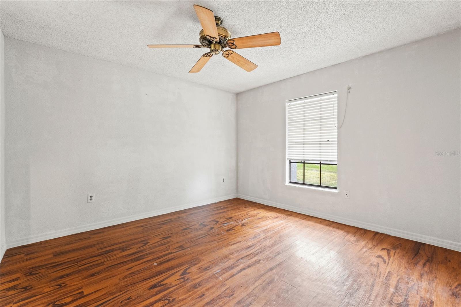 Listing photo id 13 for 13991 Coronado Drive