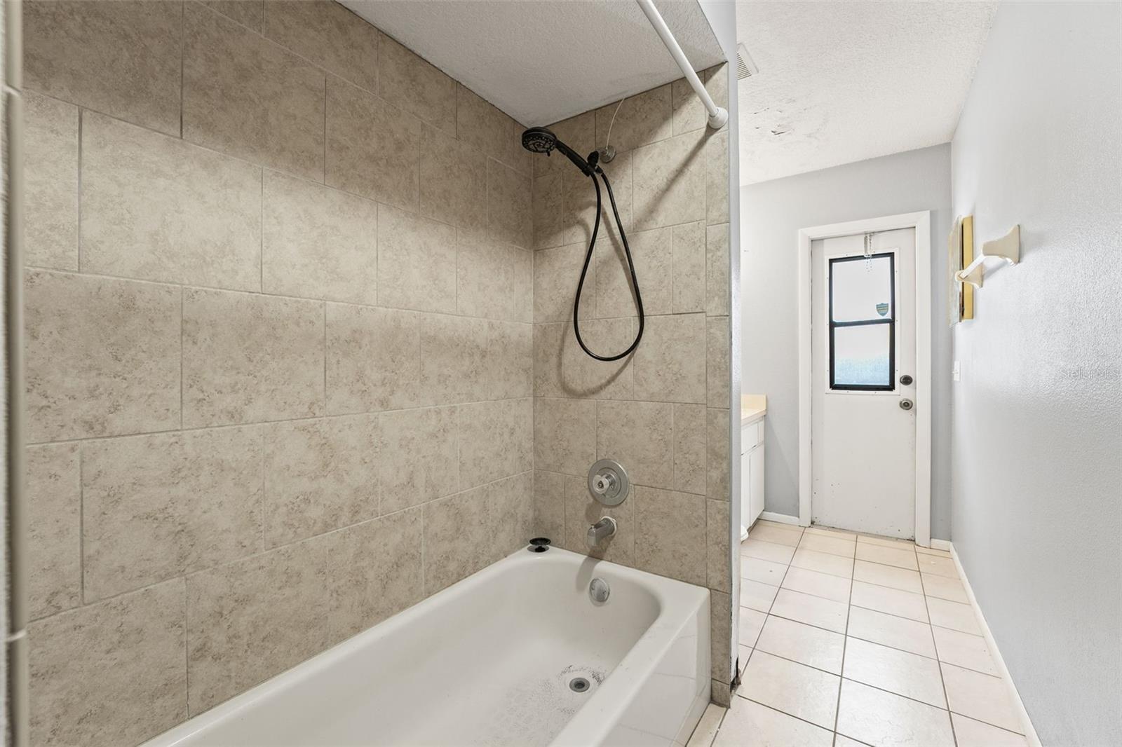 Listing photo id 16 for 13991 Coronado Drive