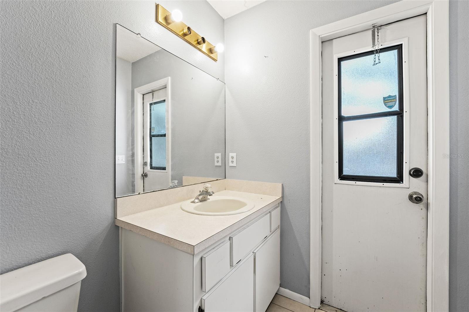 Listing photo id 17 for 13991 Coronado Drive