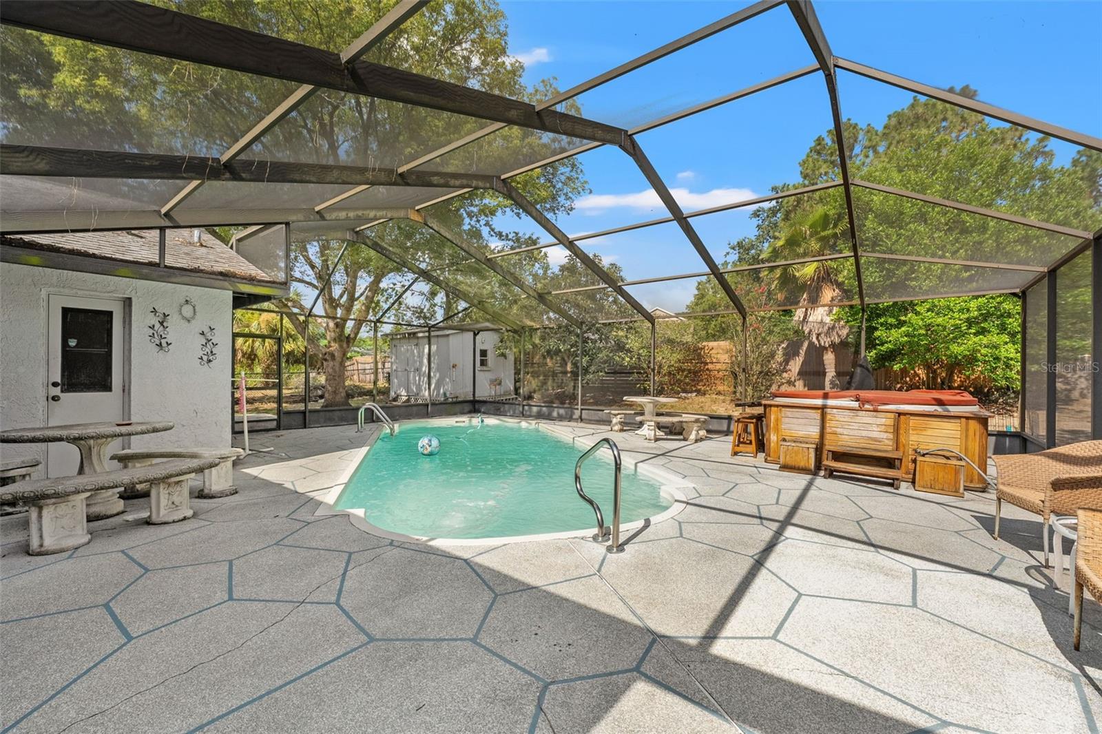 Listing photo id 18 for 13991 Coronado Drive