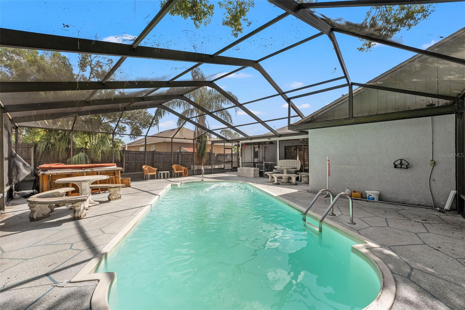 Listing photo id 21 for 13991 Coronado Drive