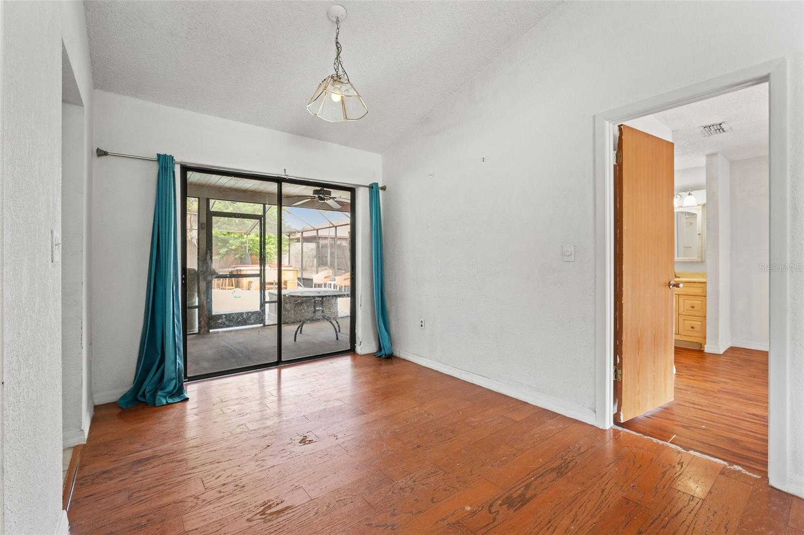 Listing photo id 4 for 13991 Coronado Drive