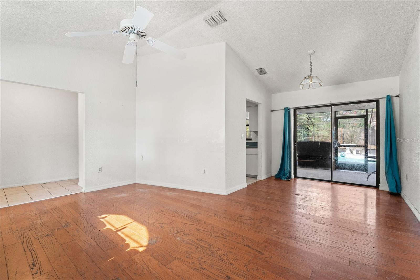 Listing photo id 6 for 13991 Coronado Drive