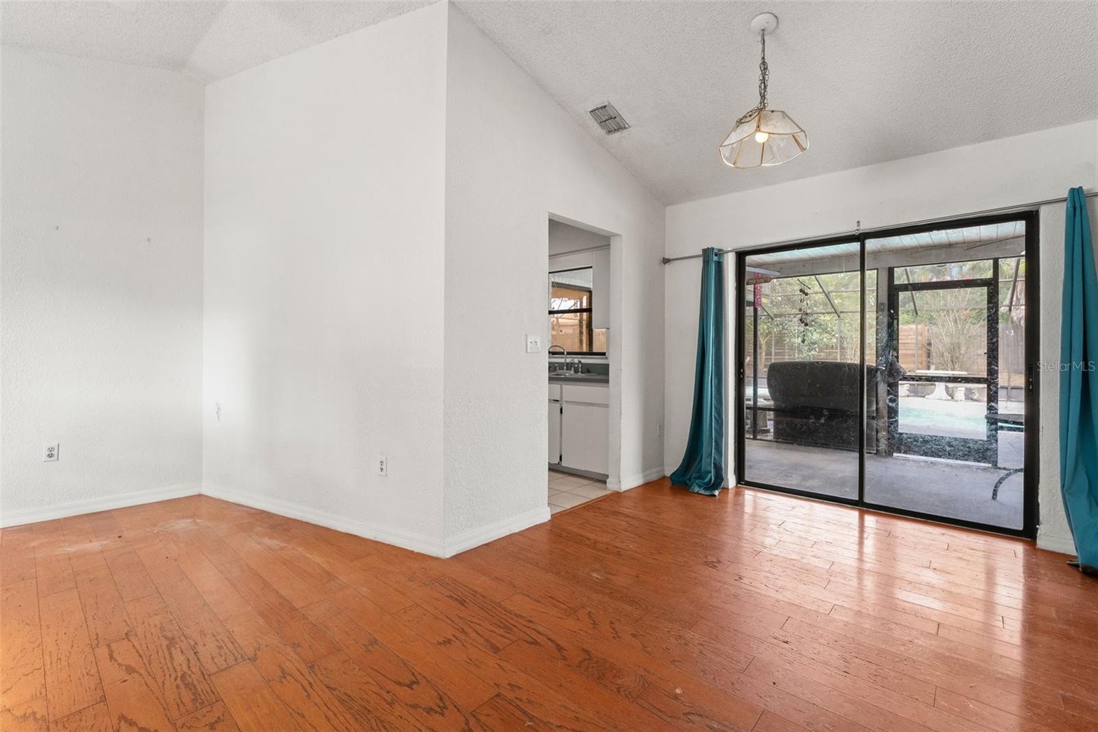 Listing photo id 7 for 13991 Coronado Drive