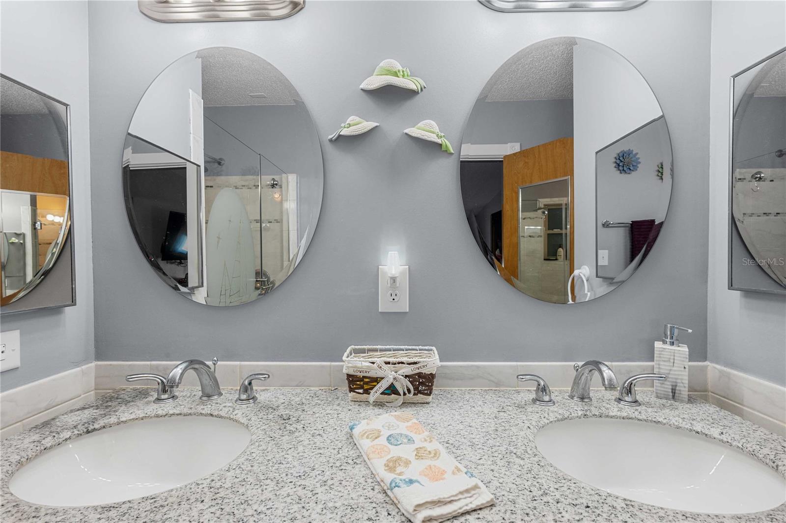 Image 21 of 65 For 5718 Arrowhead Drive