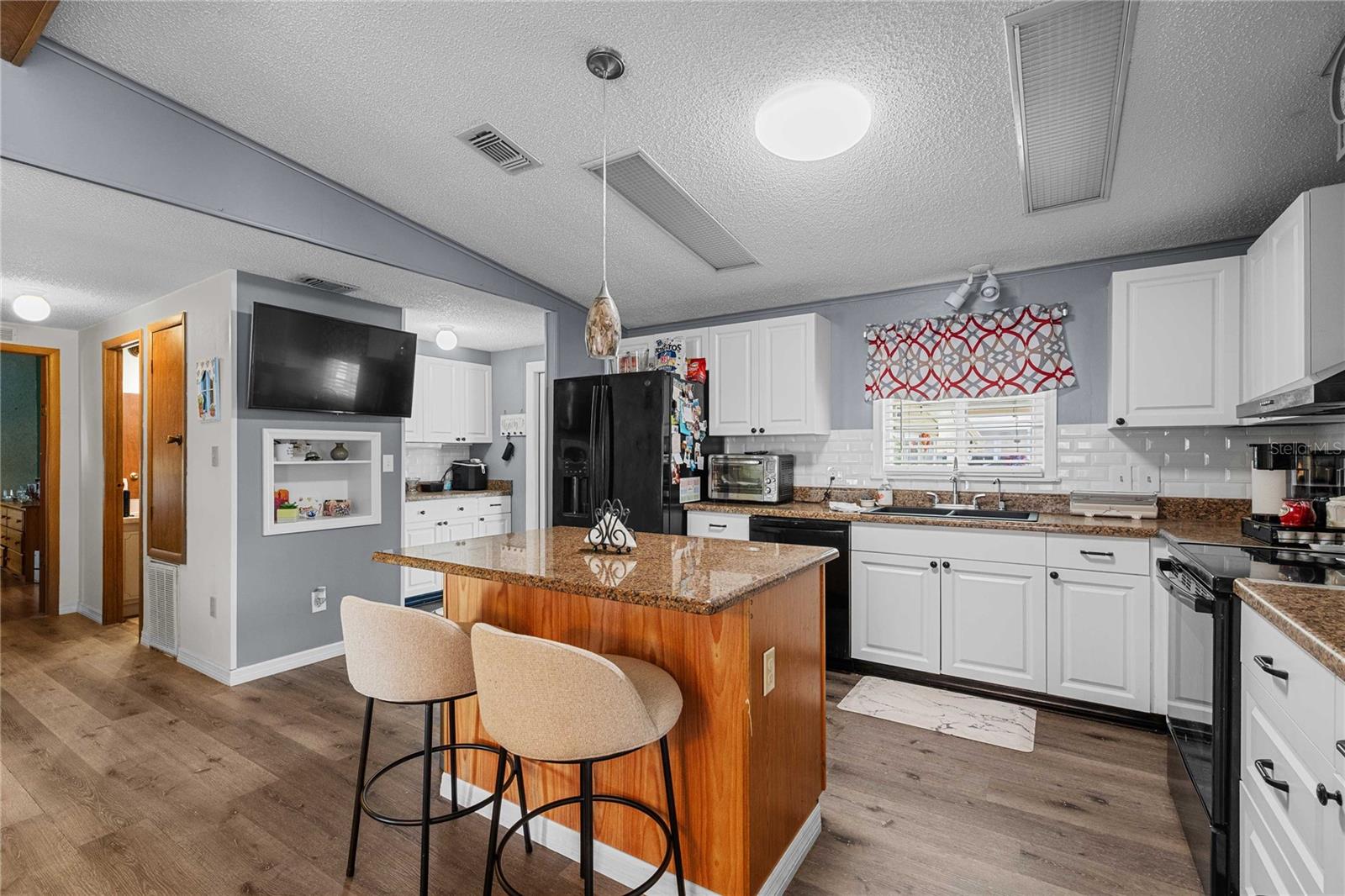 Image 3 of 65 For 5718 Arrowhead Drive