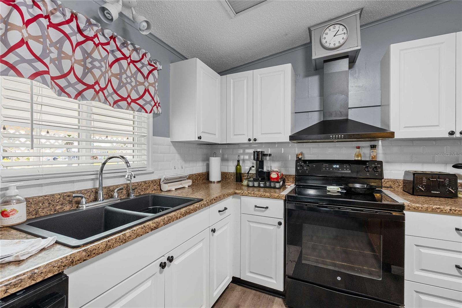 Image 4 of 65 For 5718 Arrowhead Drive