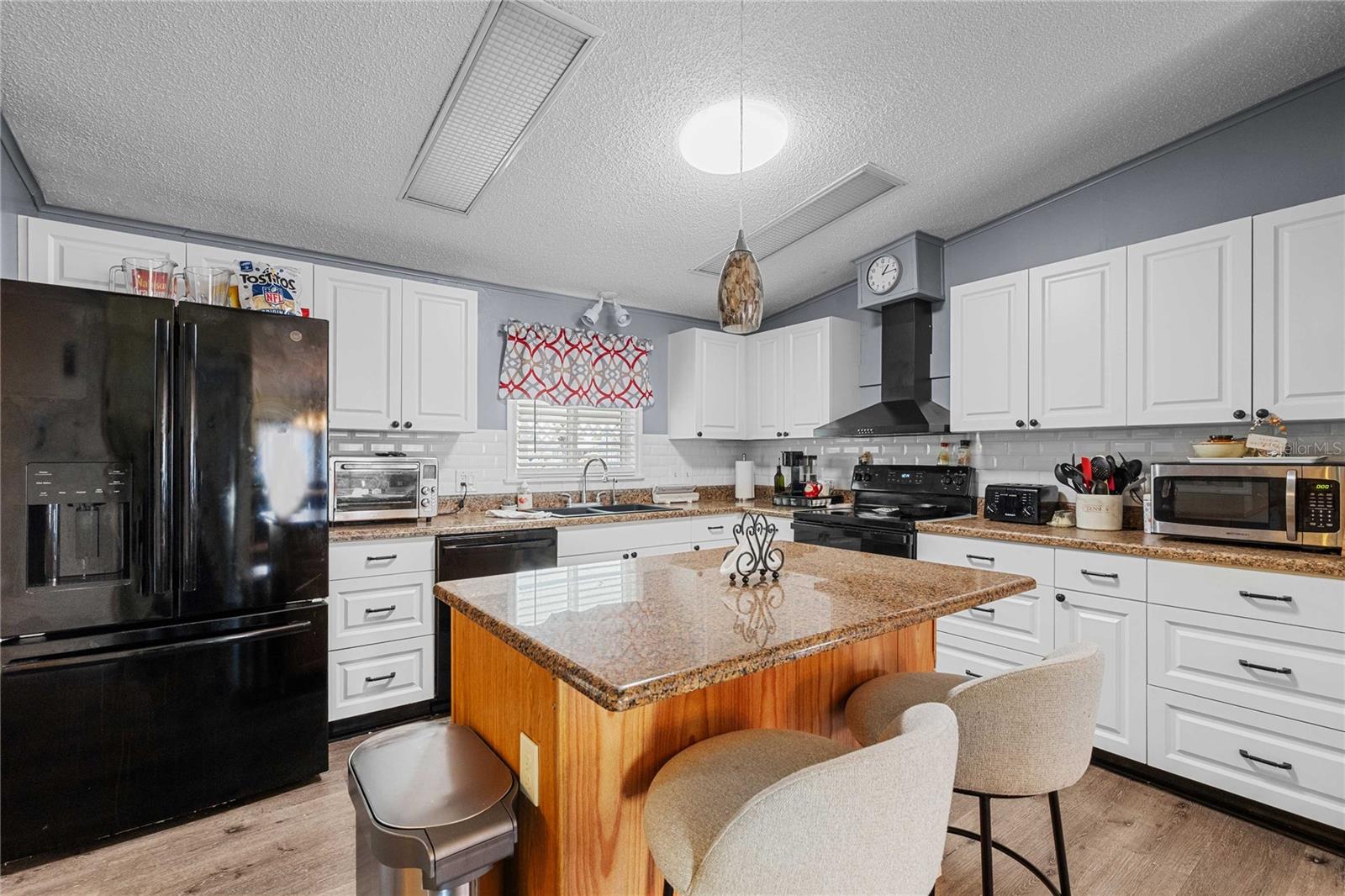 Image 6 of 65 For 5718 Arrowhead Drive