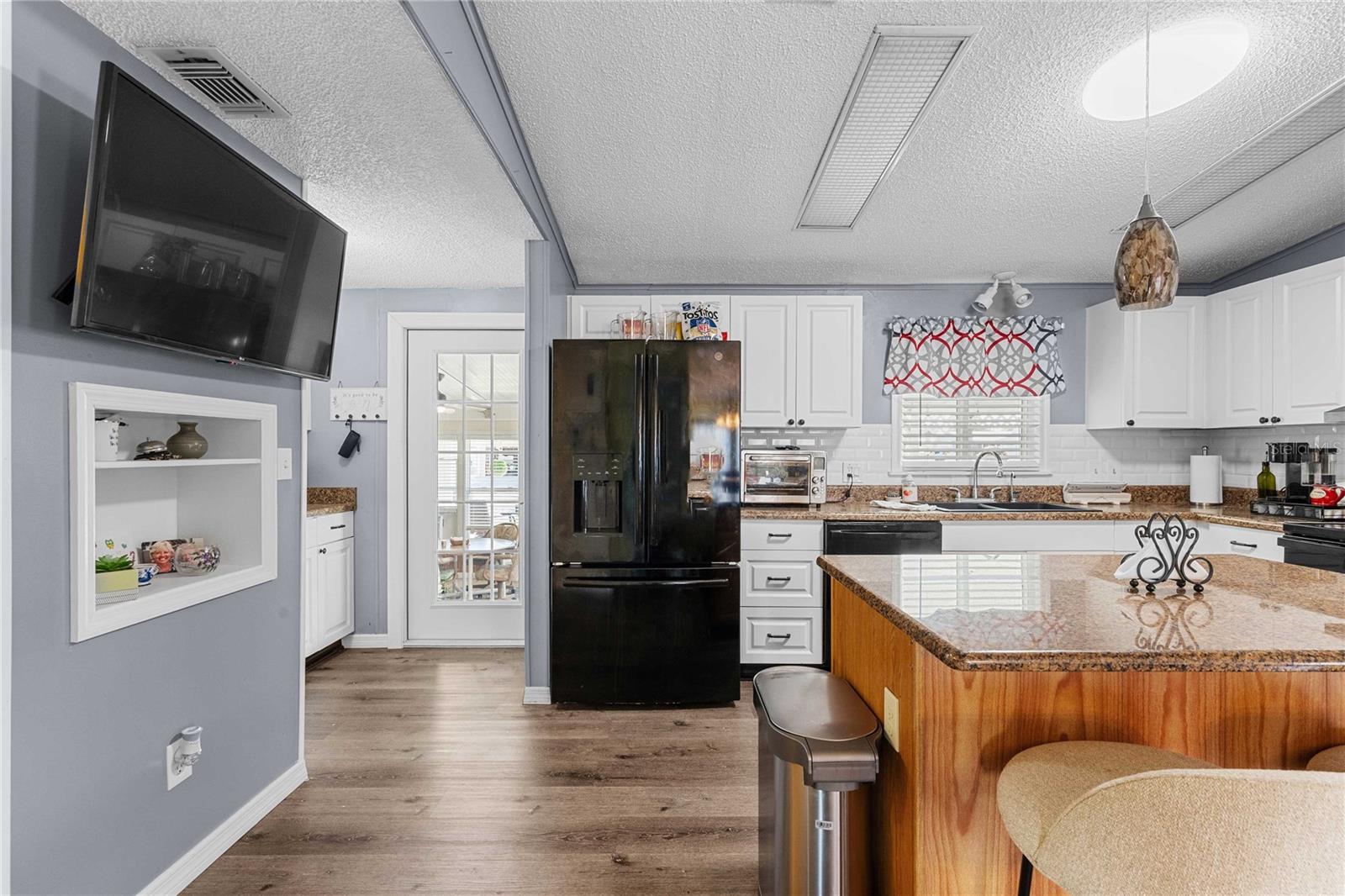 Image 8 of 65 For 5718 Arrowhead Drive