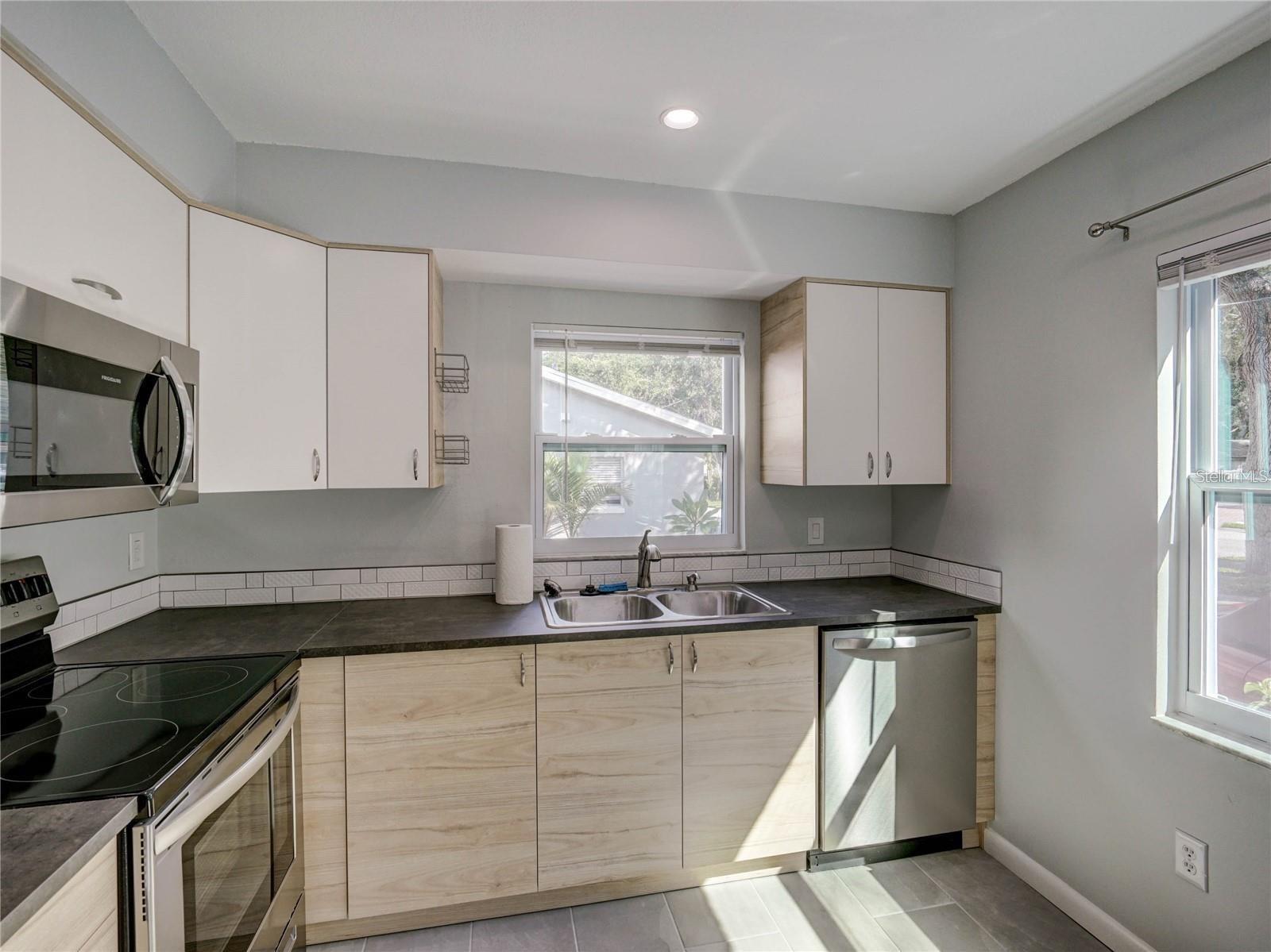 Image 12 of 23 For 1007 Sumner Boulevard C