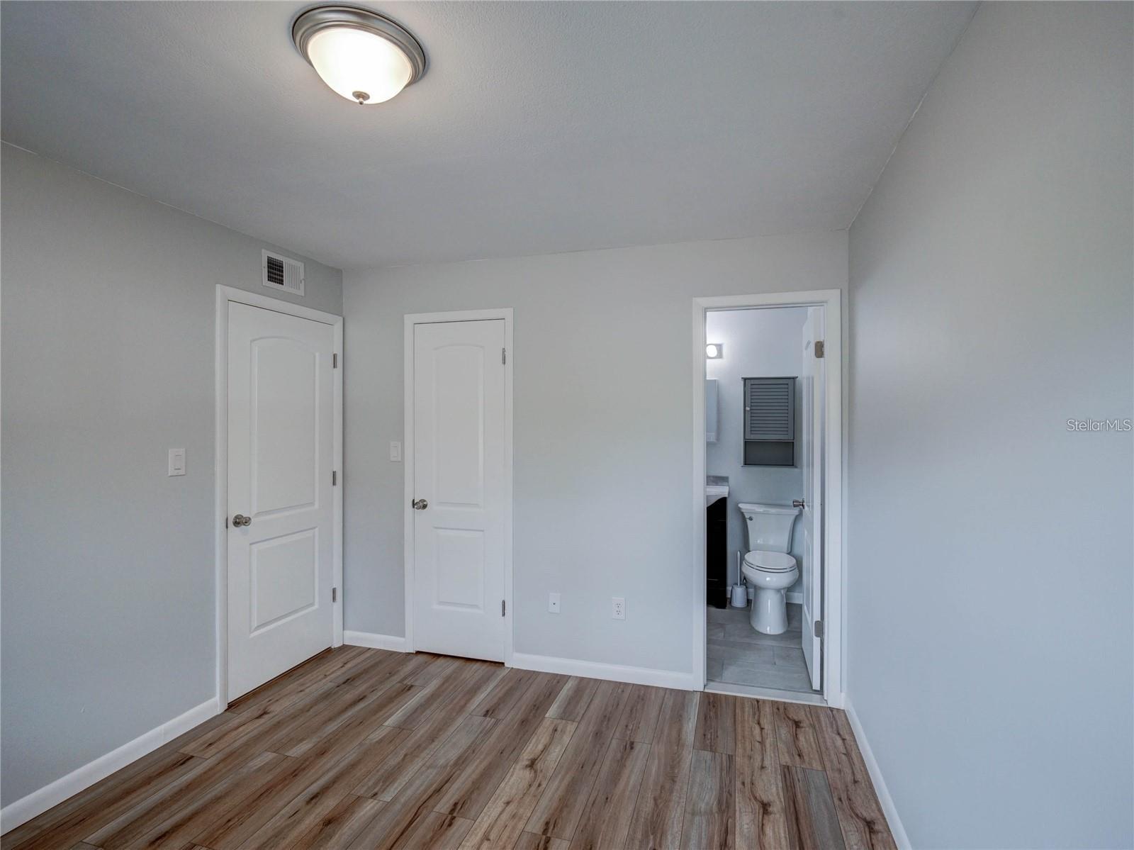 Image 16 of 23 For 1007 Sumner Boulevard C