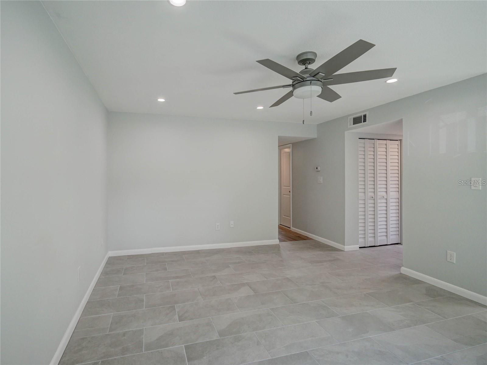 Image 7 of 23 For 1007 Sumner Boulevard C