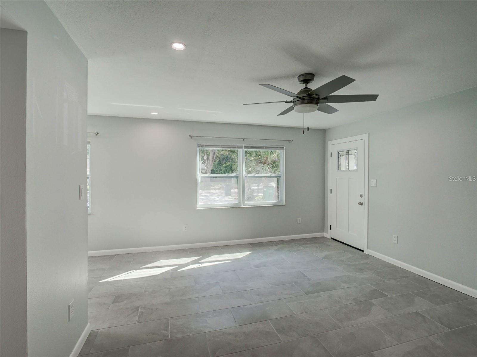 Image 9 of 23 For 1007 Sumner Boulevard C