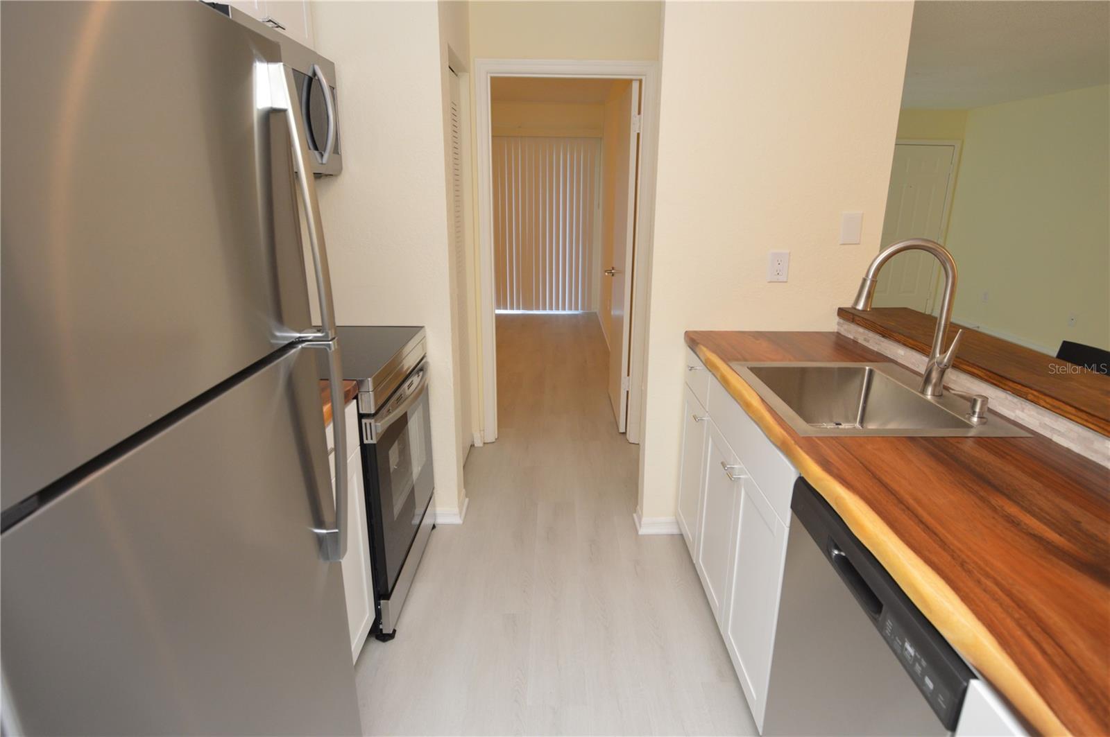 Image 12 of 95 For 10263 Gandy Boulevard N 607