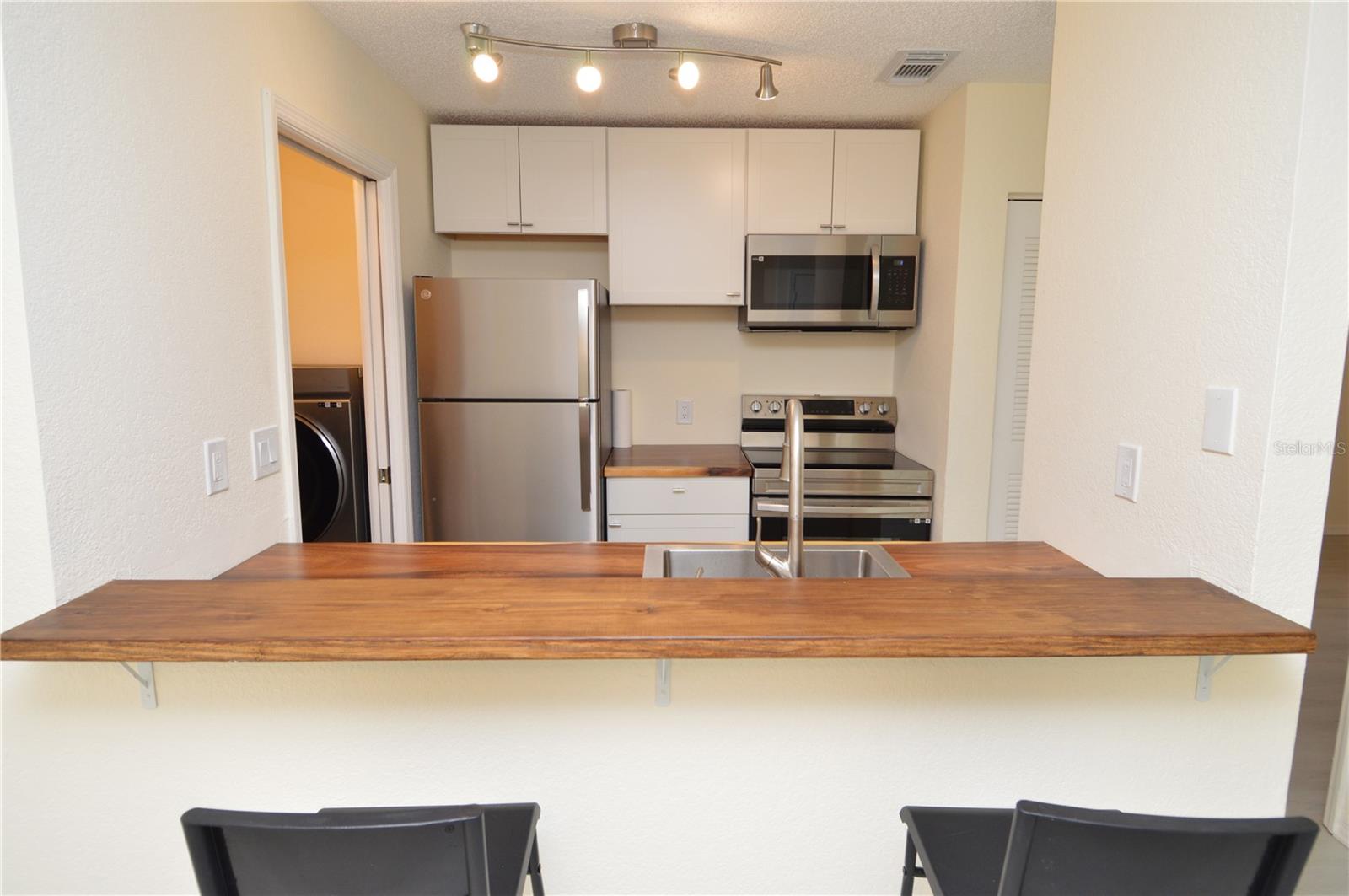 Image 6 of 95 For 10263 Gandy Boulevard N 607