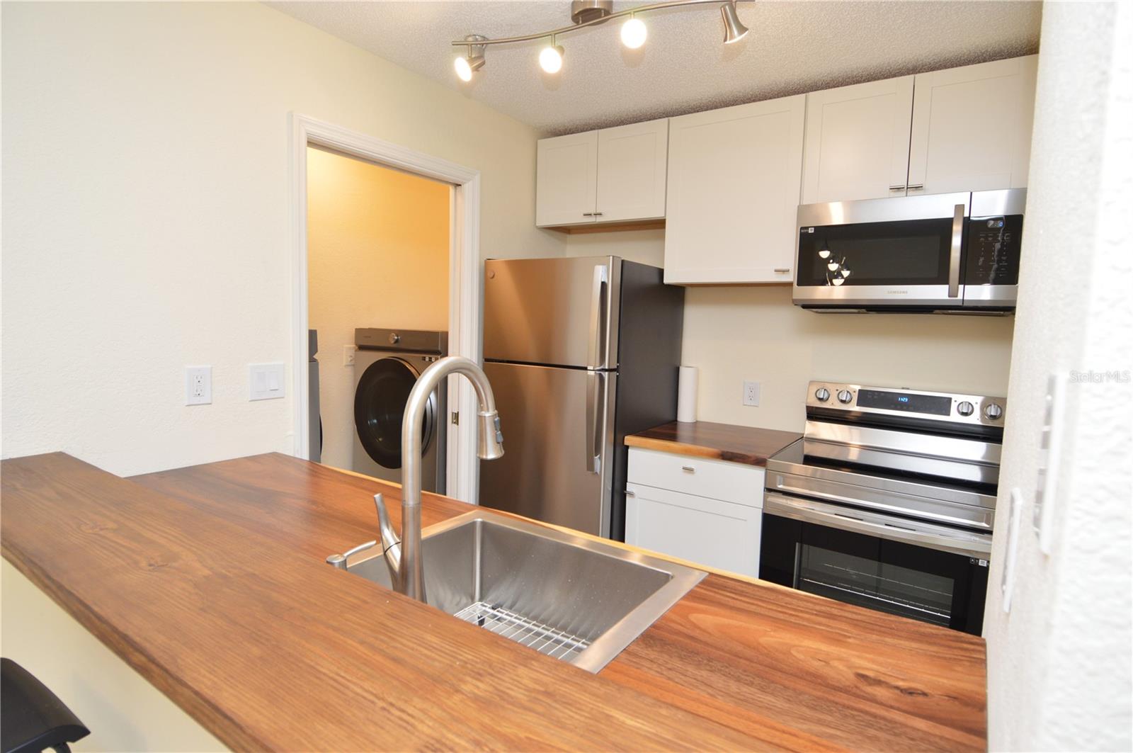 Image 7 of 95 For 10263 Gandy Boulevard N 607