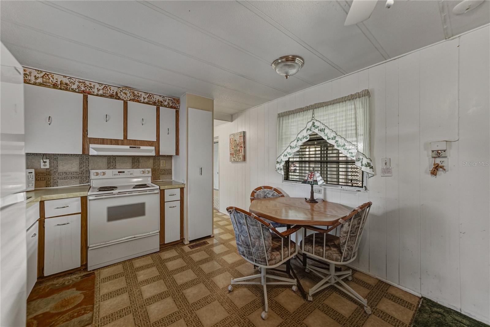 Image 12 of 37 For 38452 Beniger Drive