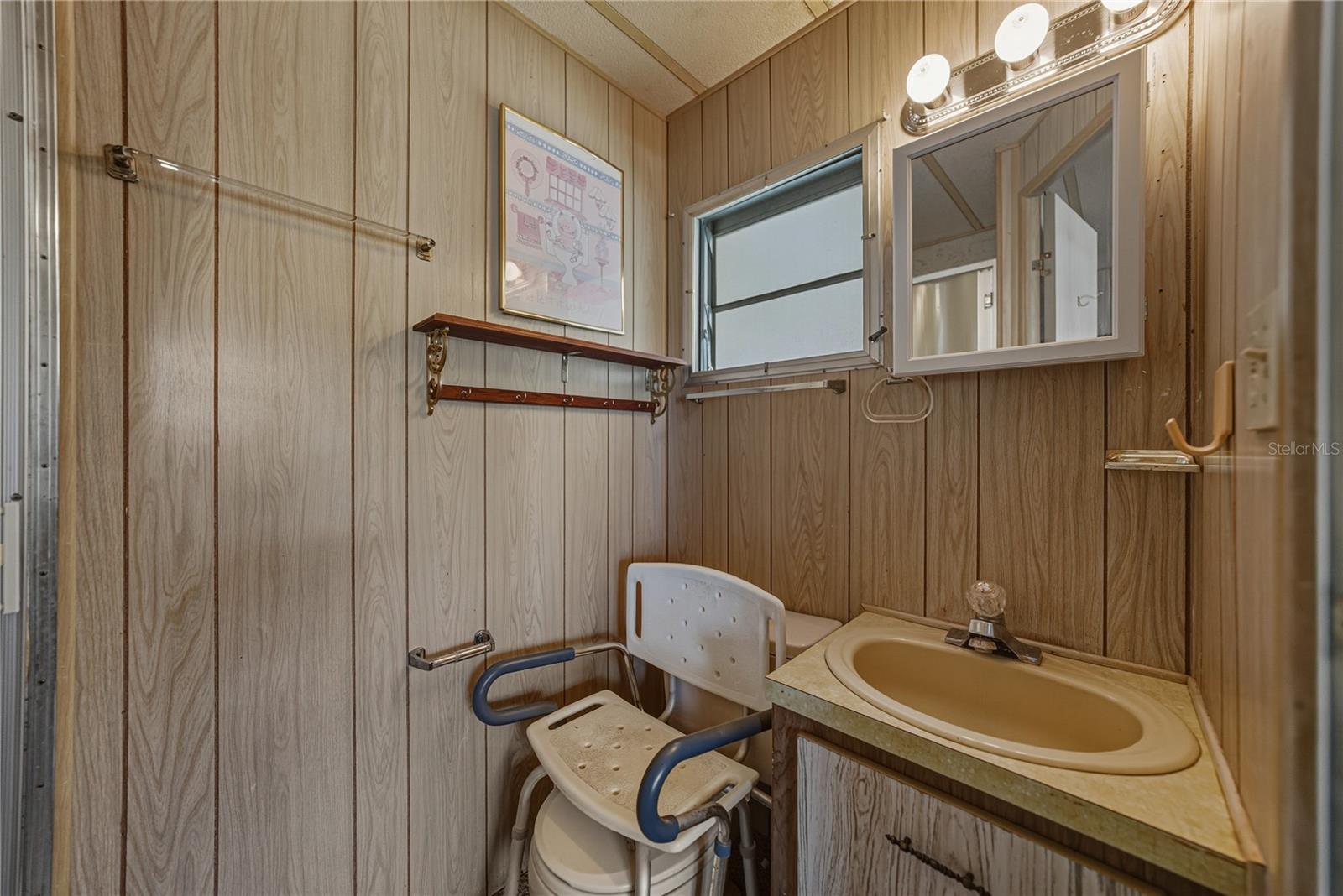 Image 25 of 37 For 38452 Beniger Drive