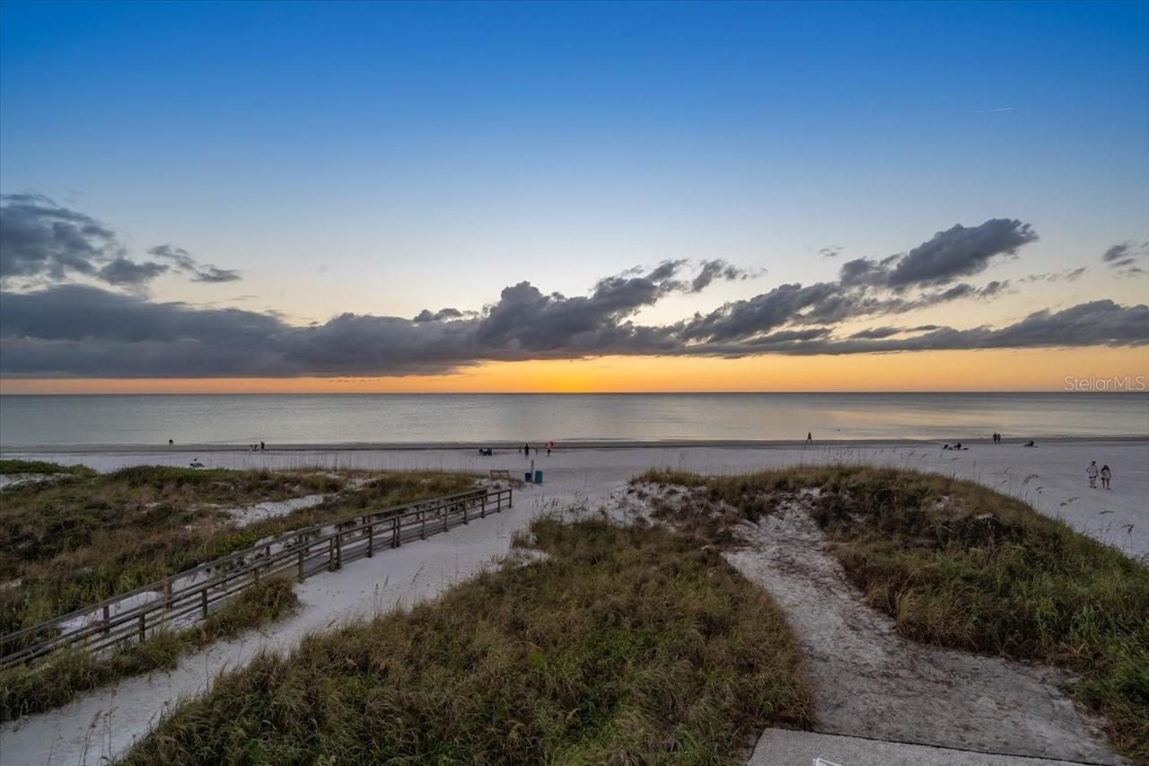 Image 22 of 44 For 17852 Lee Avenue