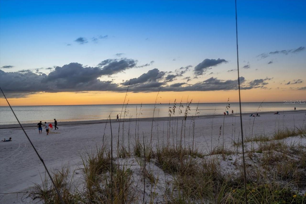 Image 23 of 44 For 17852 Lee Avenue