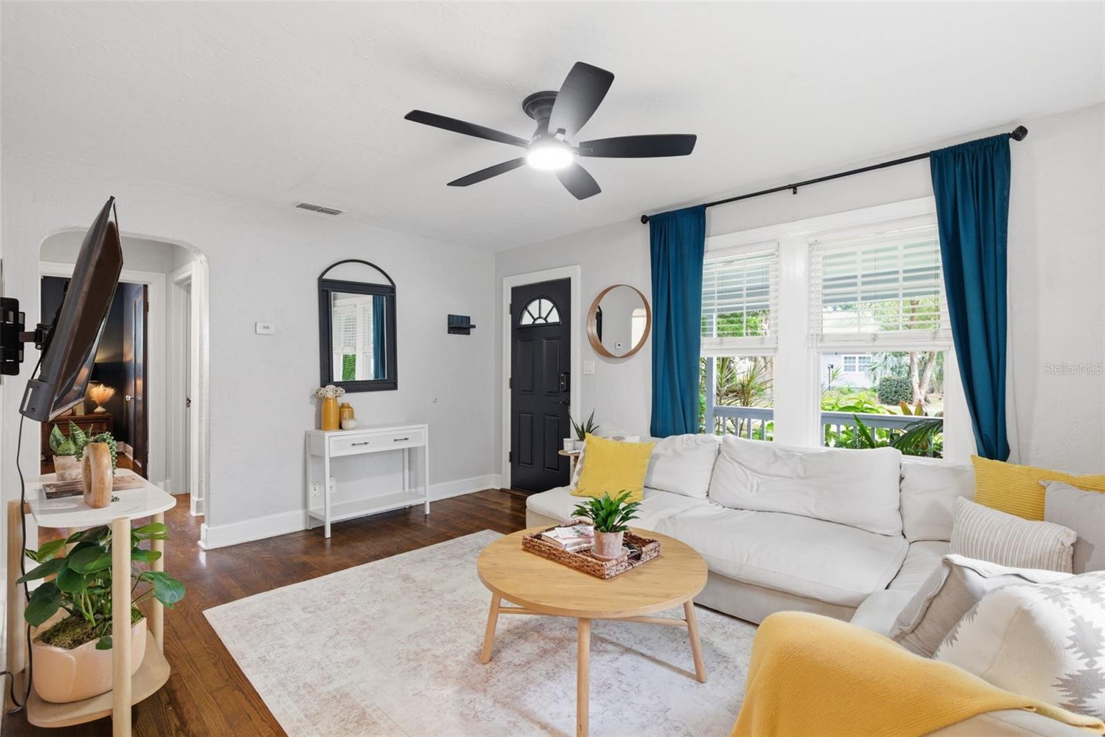 Image 5 of 29 For 3645 Dartmouth Avenue N