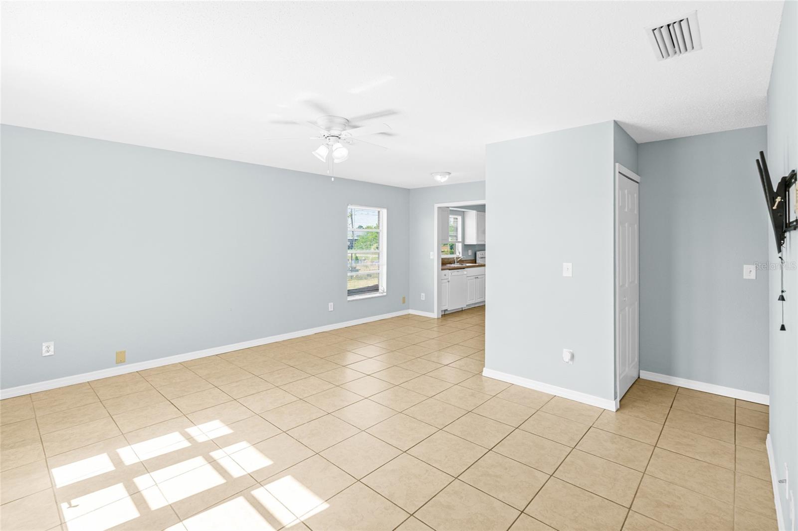 Image 6 of 25 For 6014 Deming Avenue