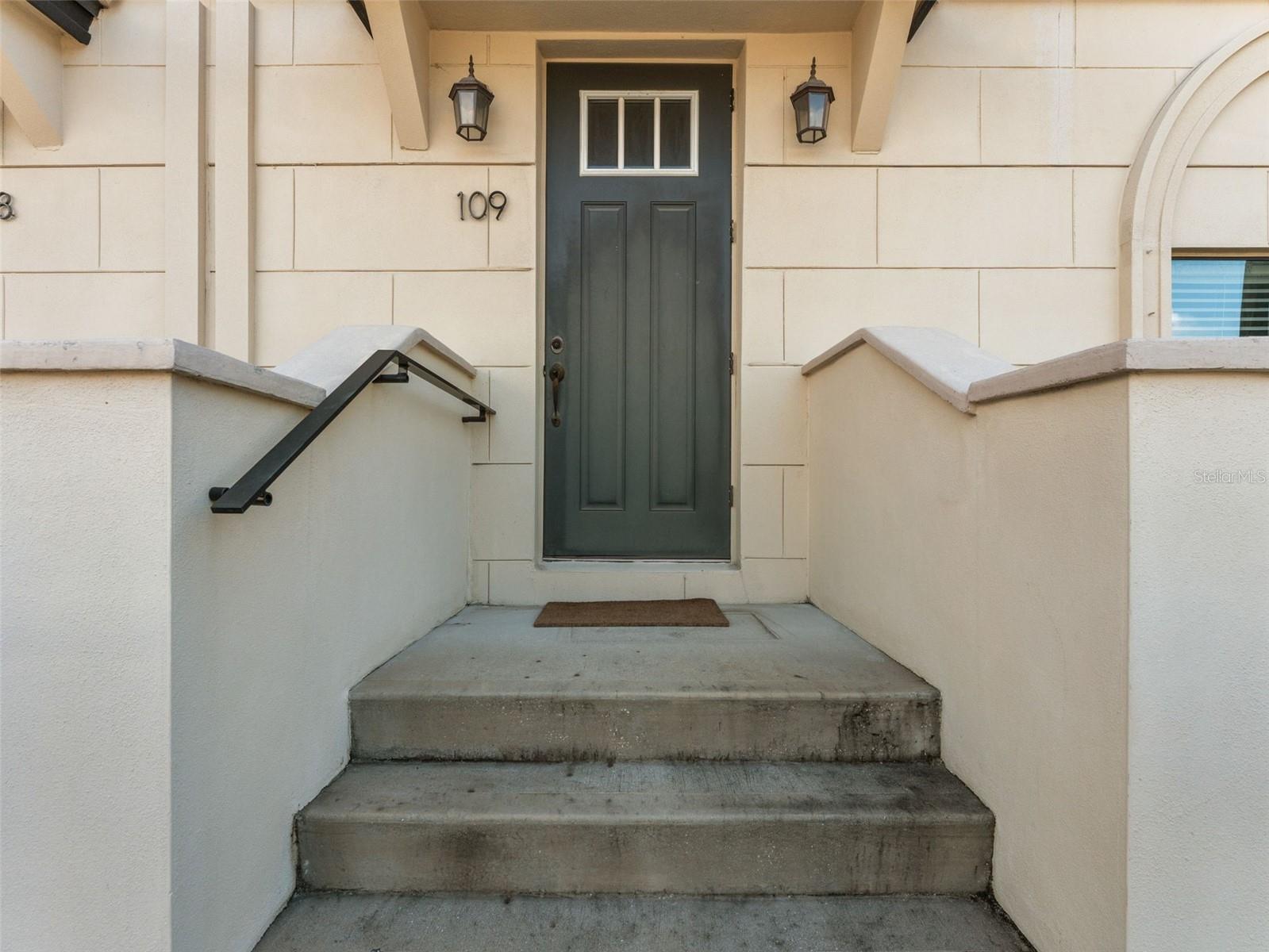 Image 3 of 20 For 3421 Horatio Street 109