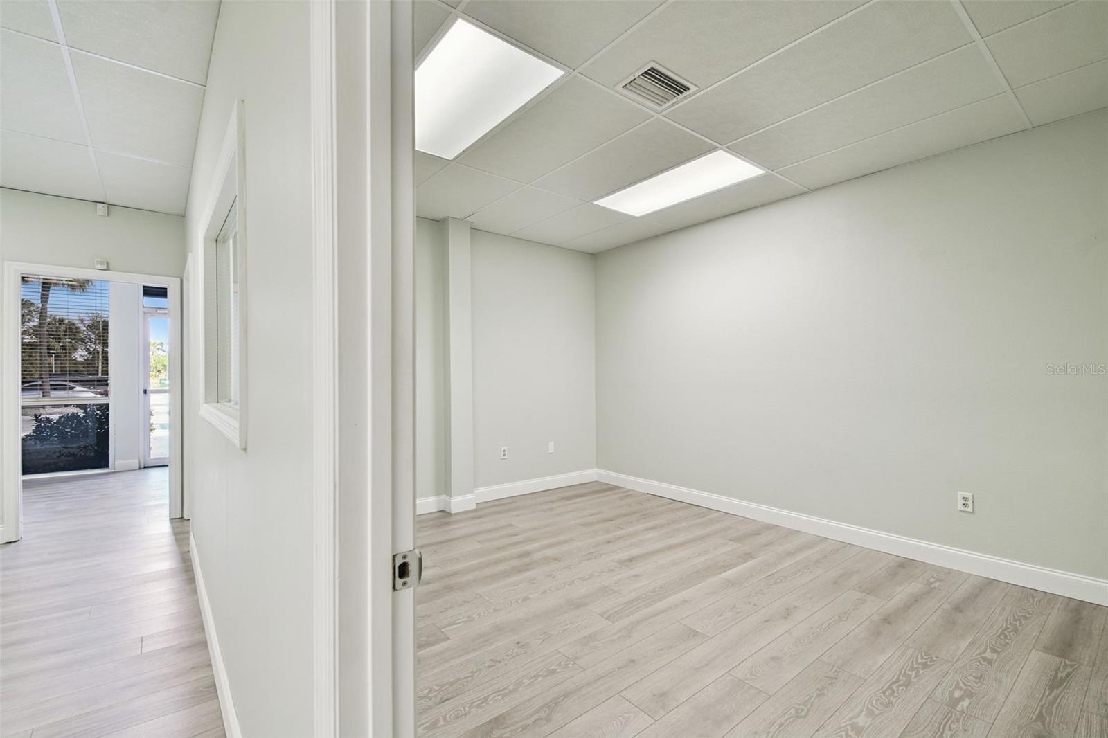 Image 19 of 43 For 5404 Hoover Boulevard 18