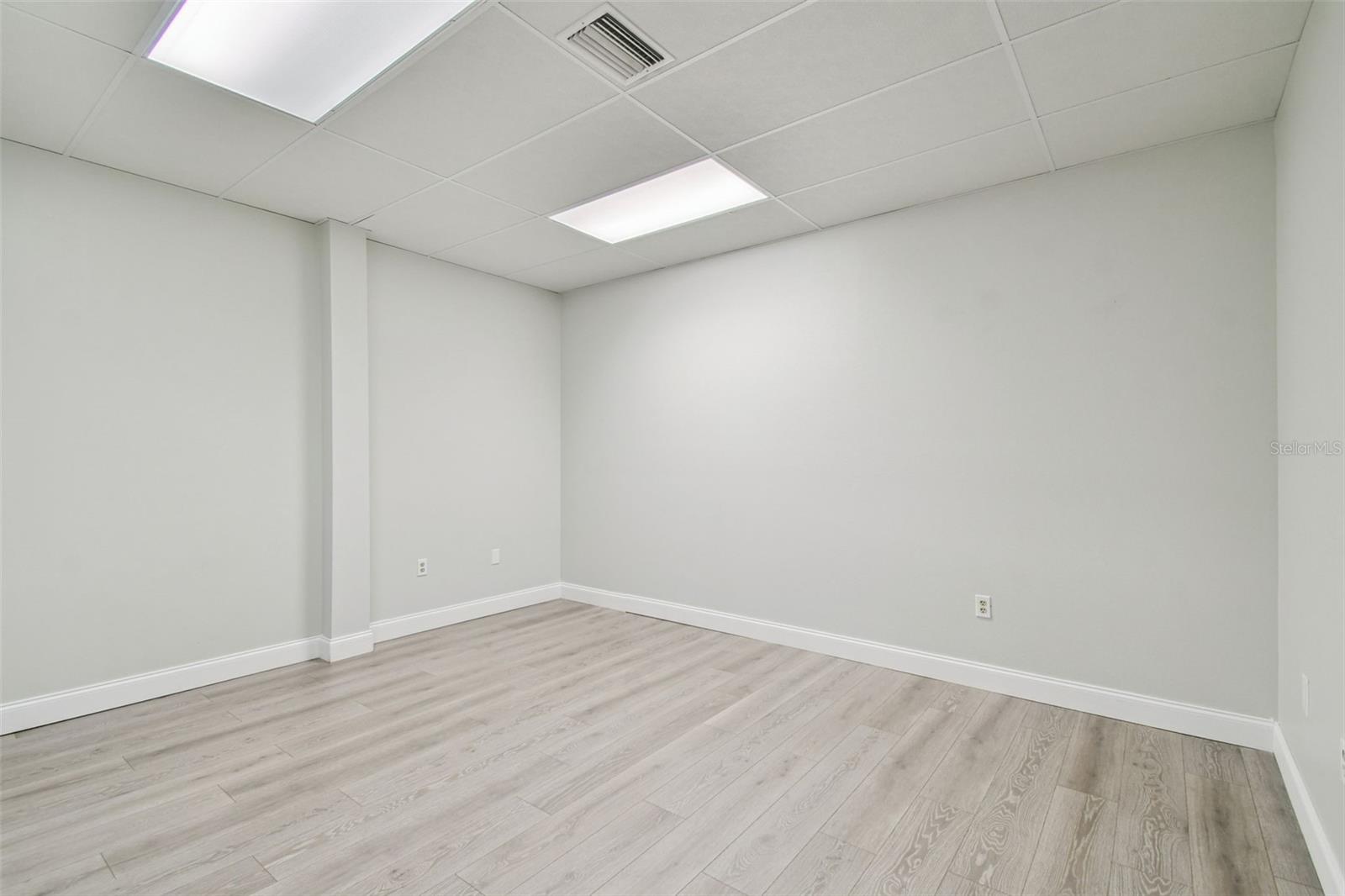 Image 20 of 43 For 5404 Hoover Boulevard 18