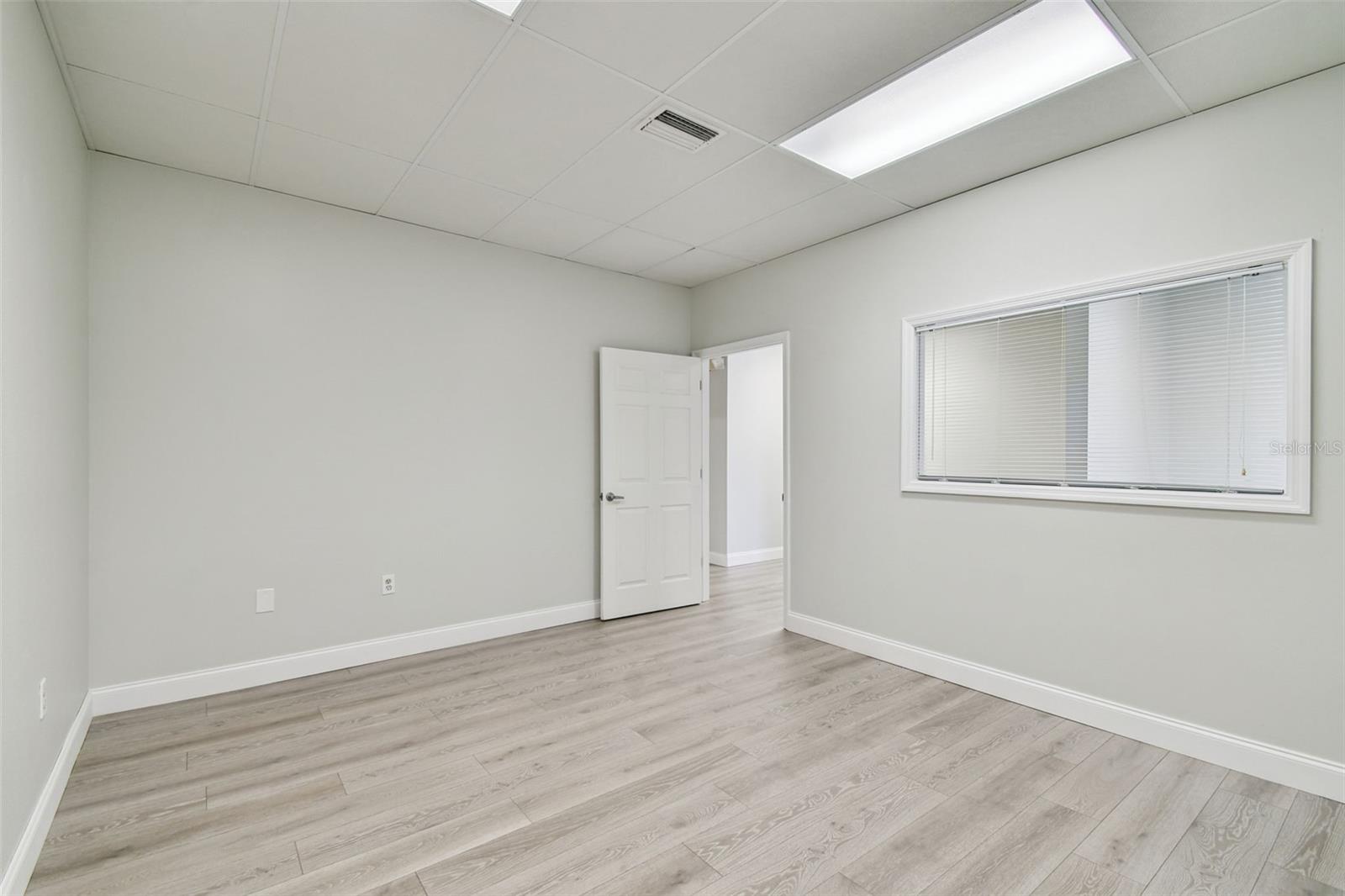 Image 21 of 43 For 5404 Hoover Boulevard 18