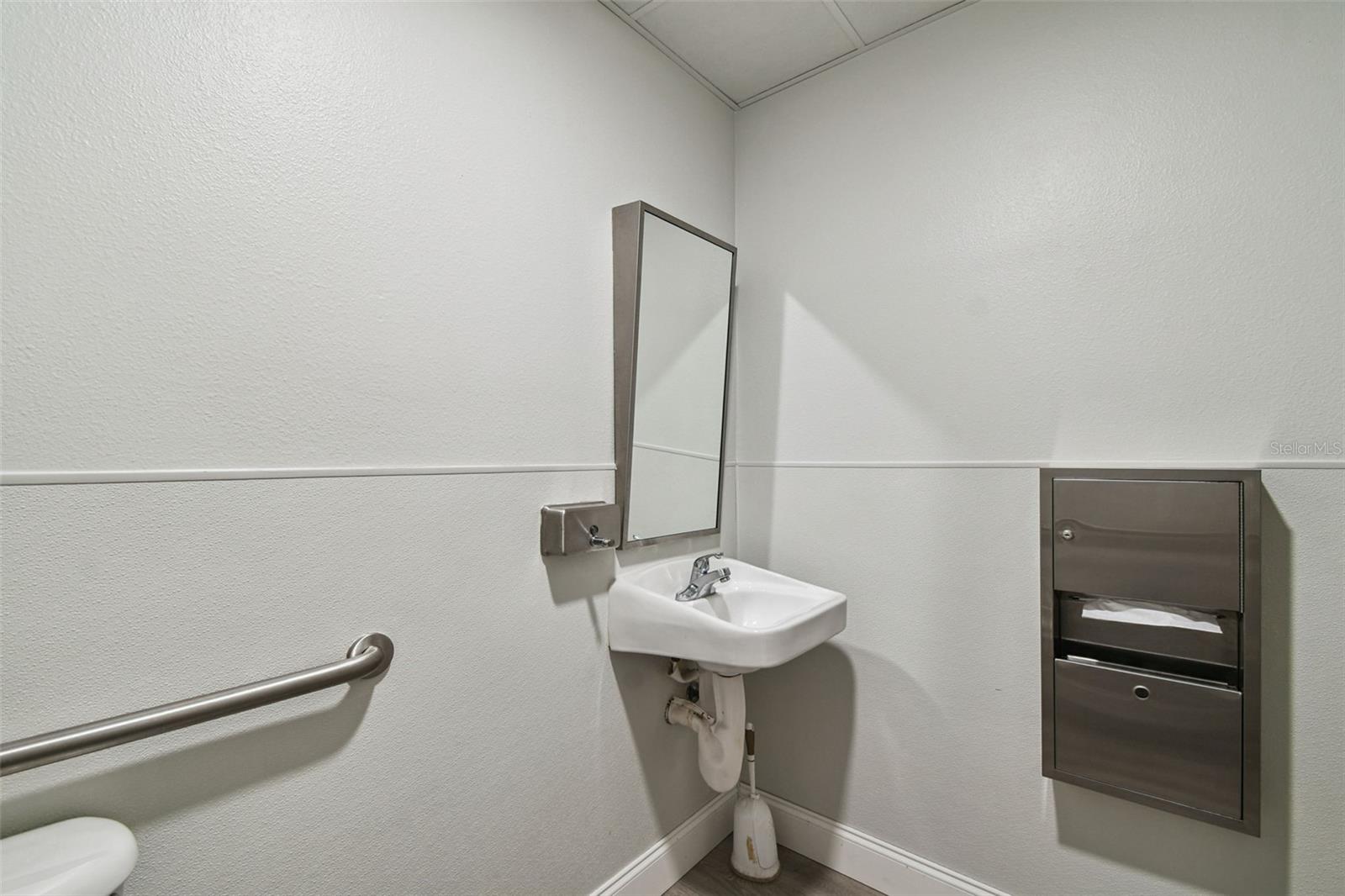 Image 30 of 43 For 5404 Hoover Boulevard 18