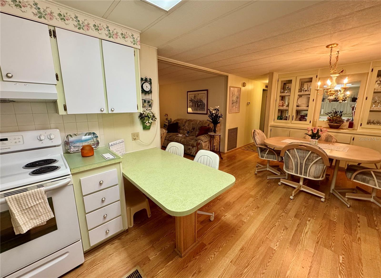 Image 12 of 26 For 6734 Kensington Drive Ne